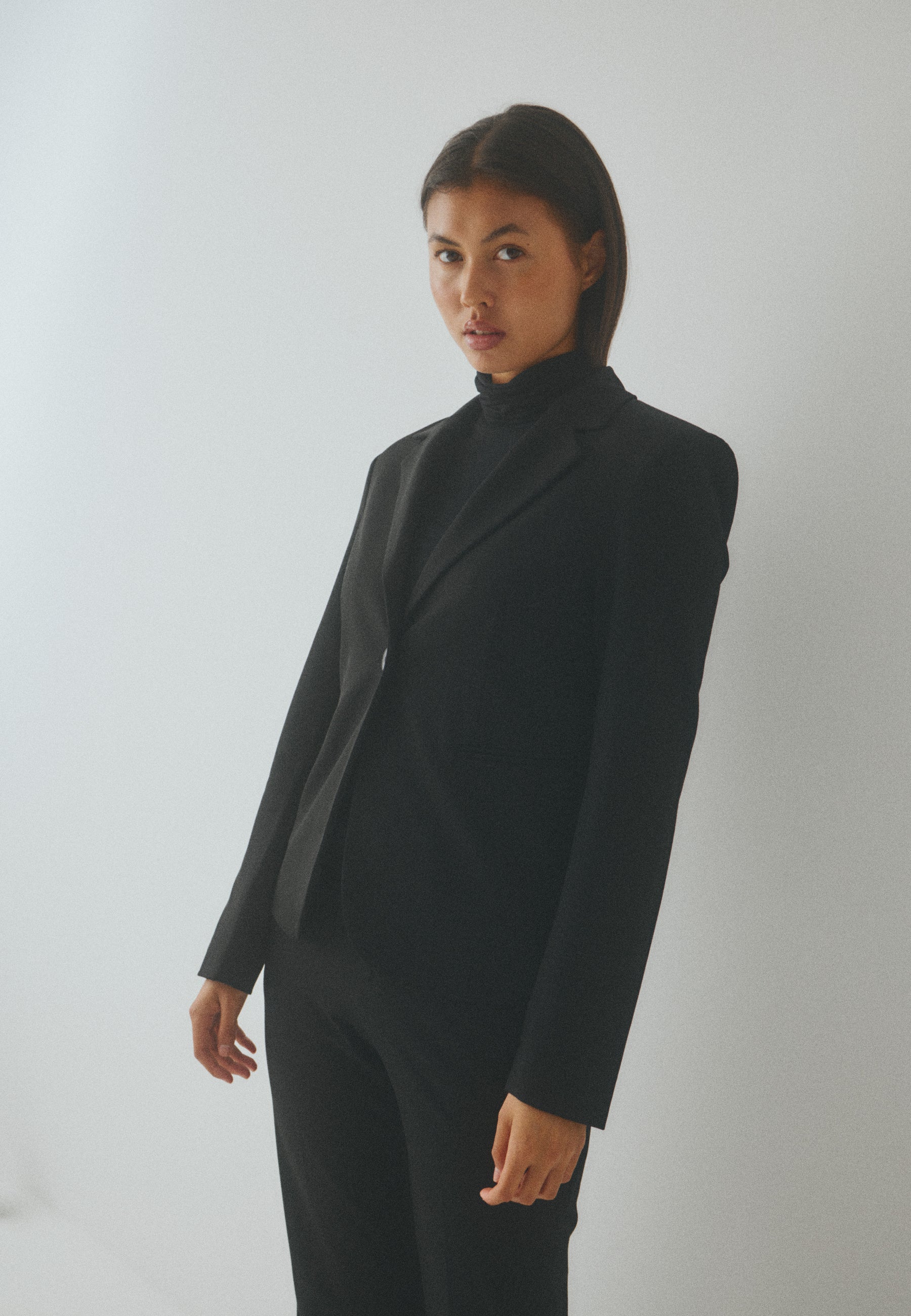 Bena-M_Black_Image_0