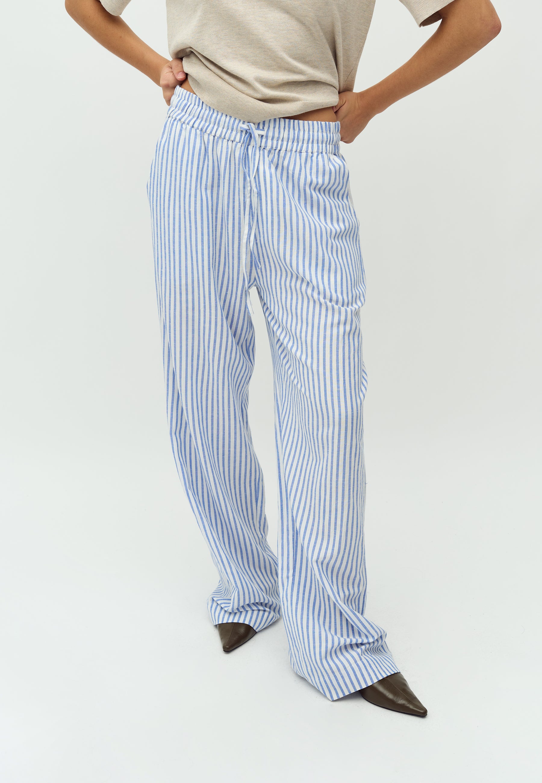 Grasielle-M_Ultramarine Stripe_Model_1