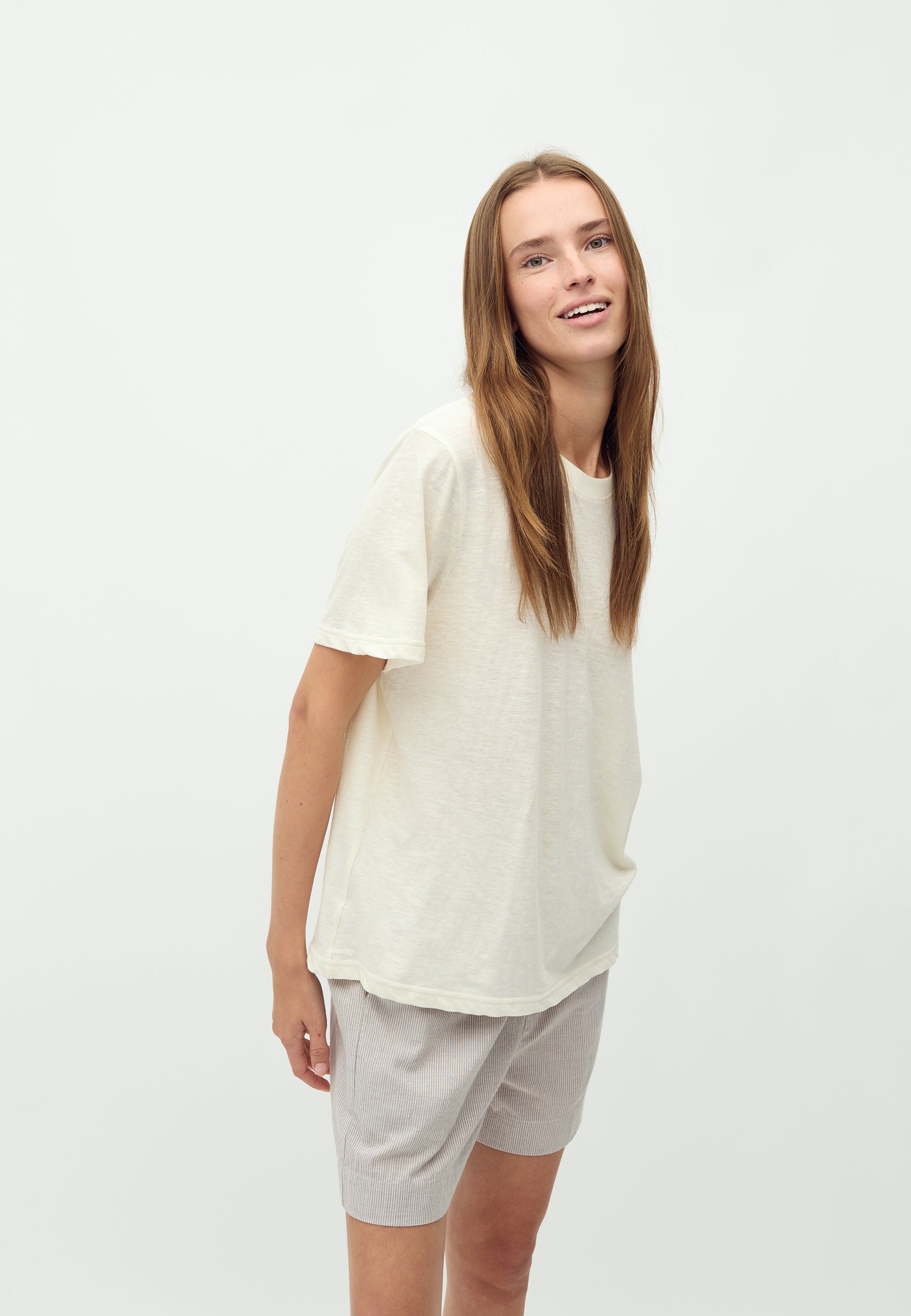 Meris-M_Cinder White Stripe_Model_1