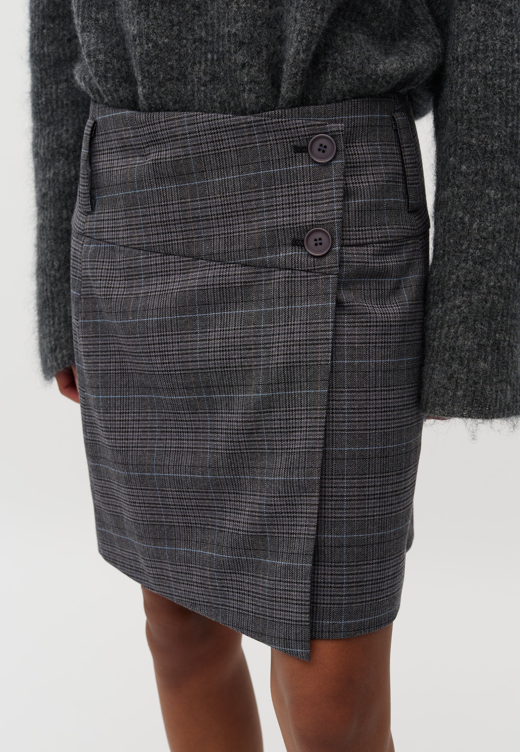 Jeani-M_Grey Check_Model_2