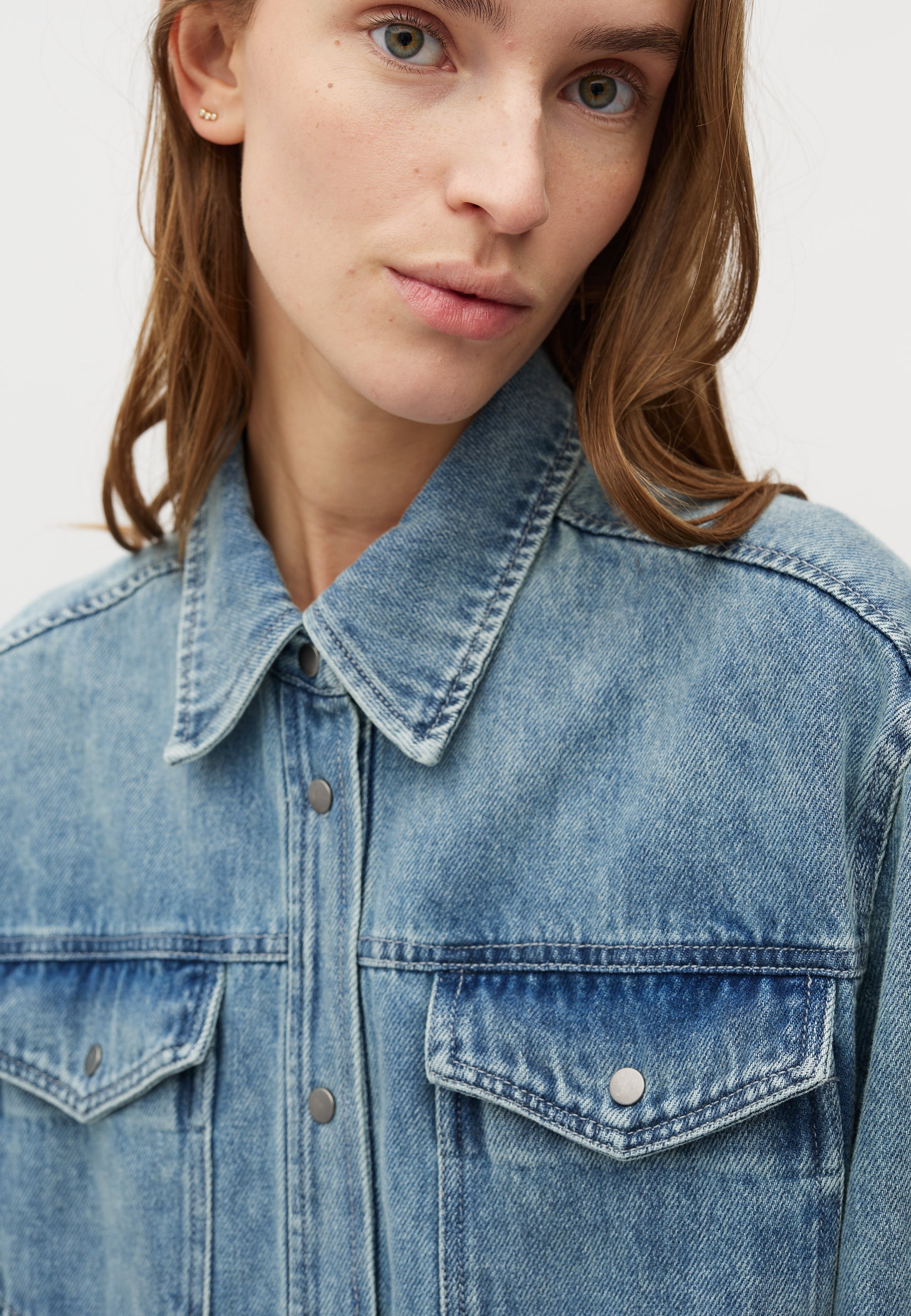 Kikki-M_Blue Soft Wash_Model_1