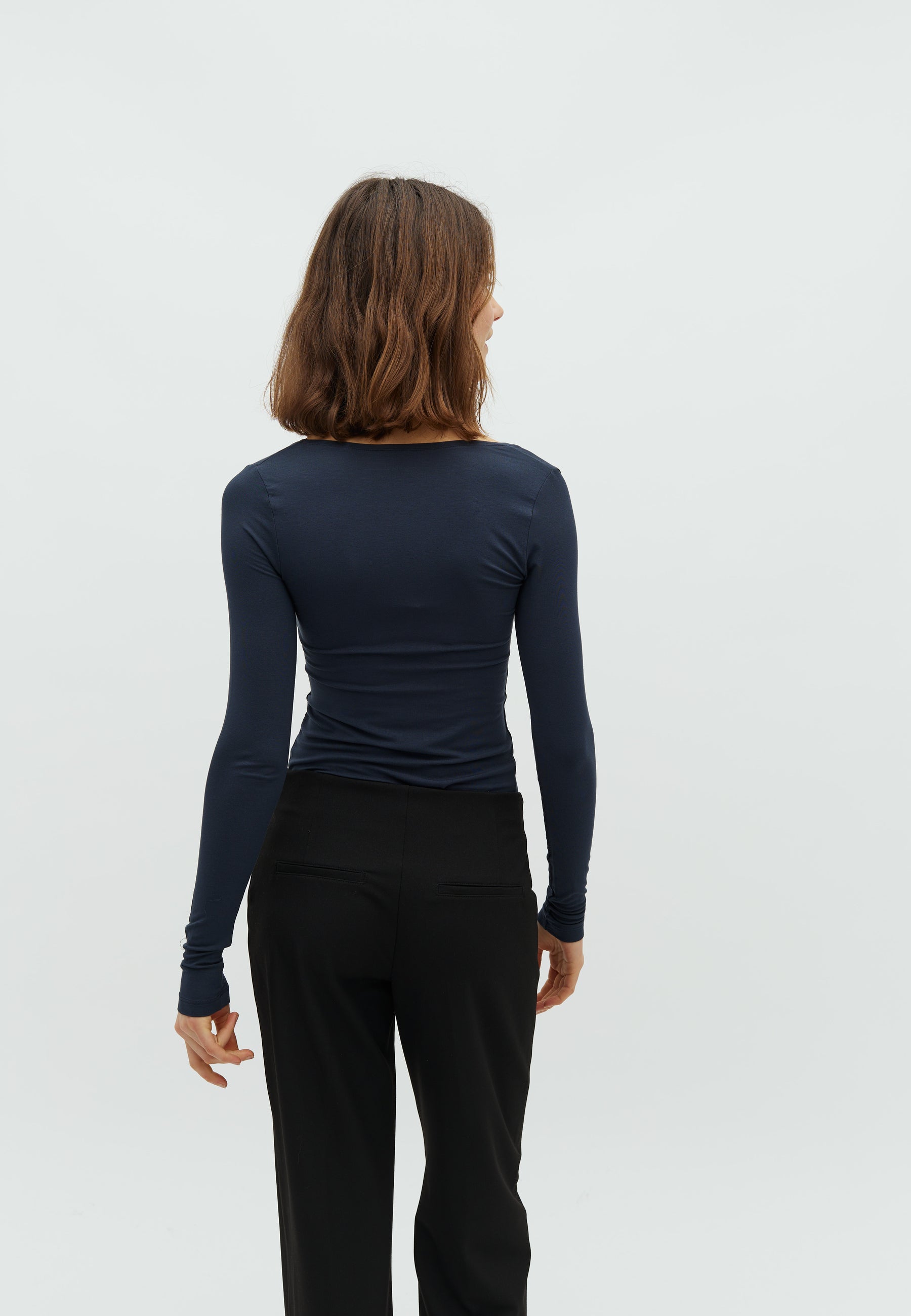 Anna_Navy Blue_Model_2