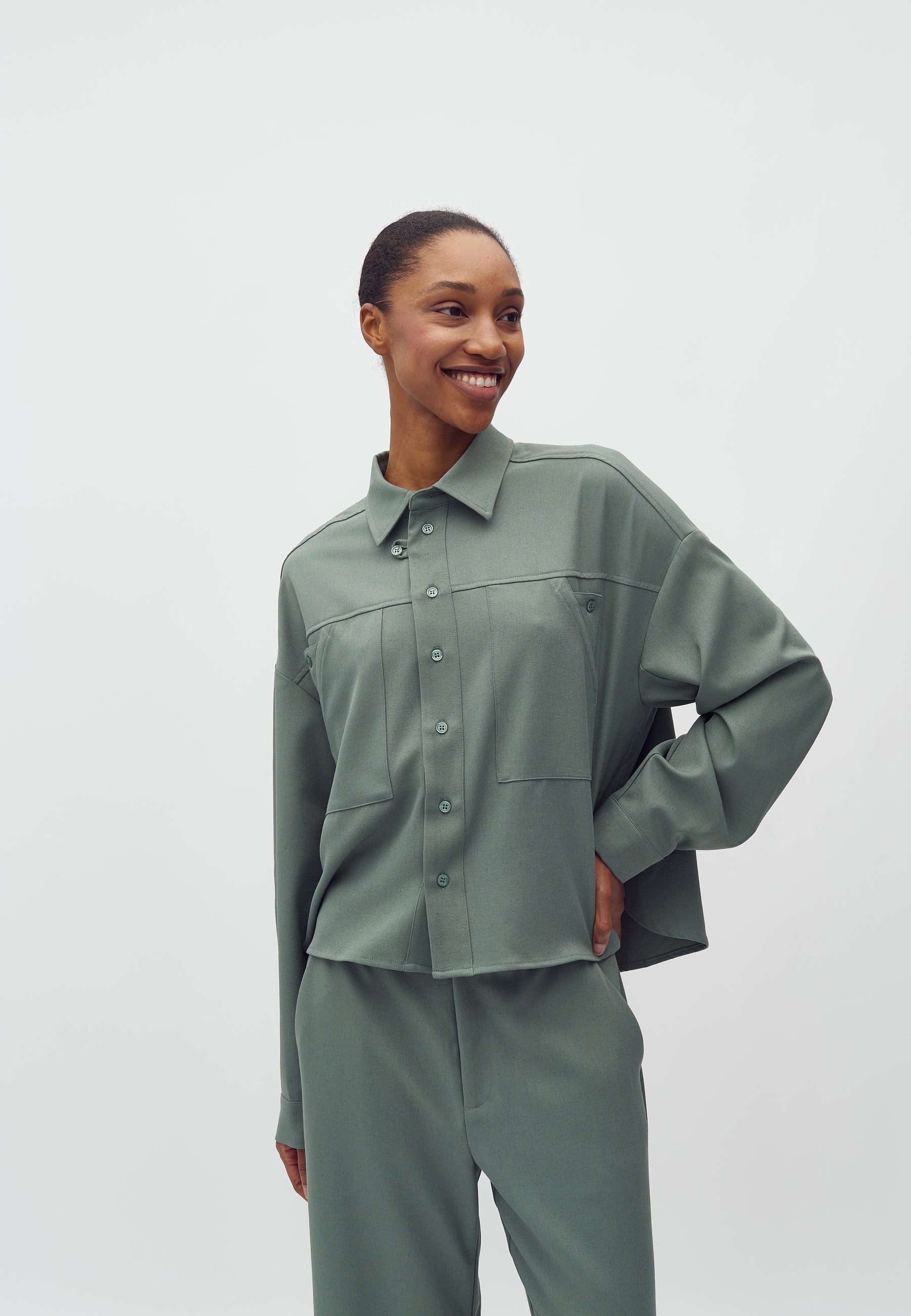Levya-M_Iceberg Green Melange_Model_1