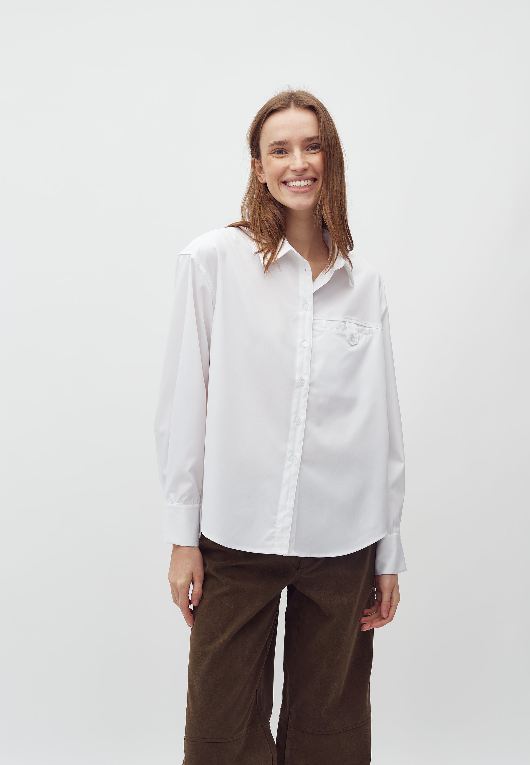 Hildi-M_White_Model_1
