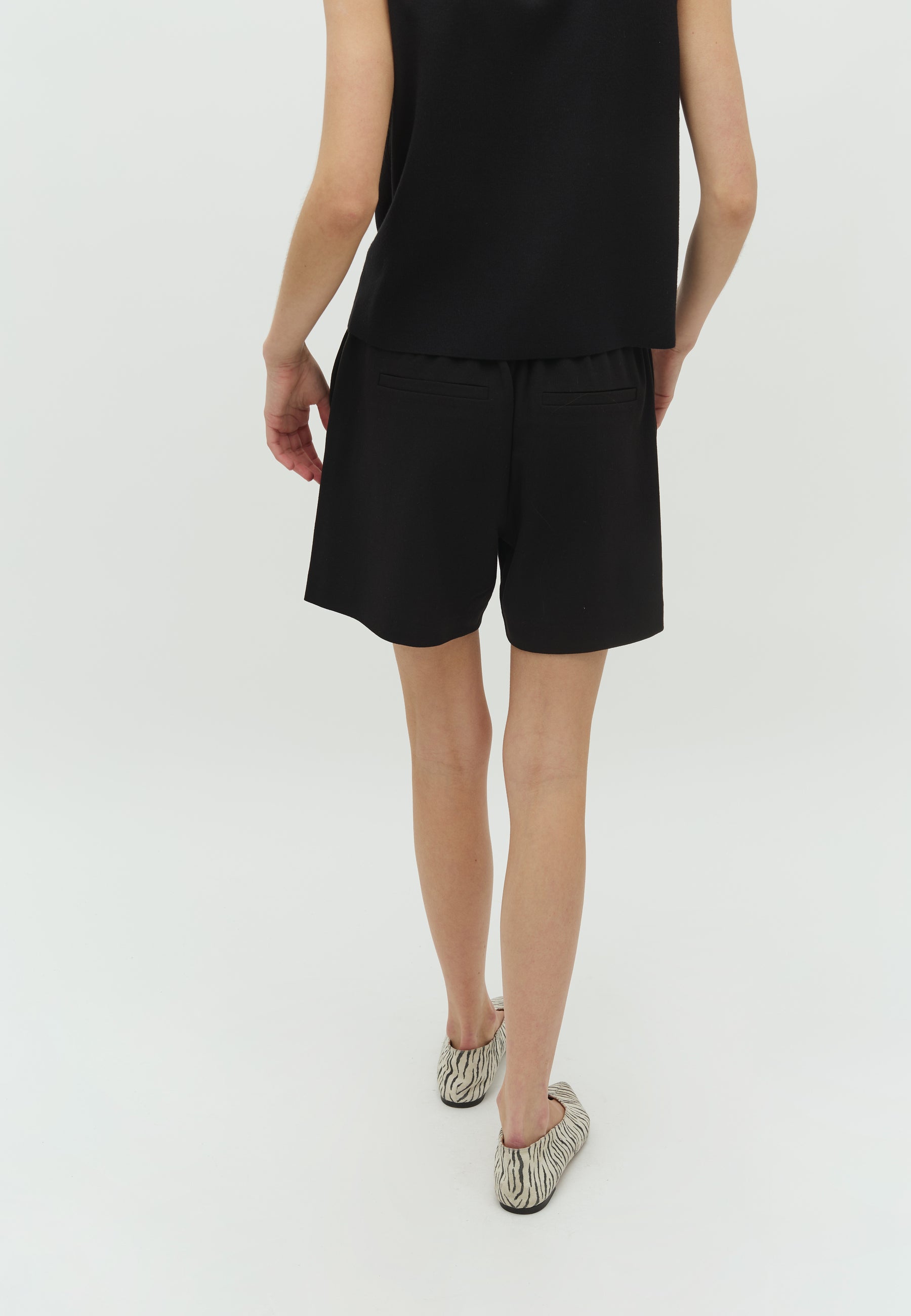 Phillipa Short-M_Black_Model_2