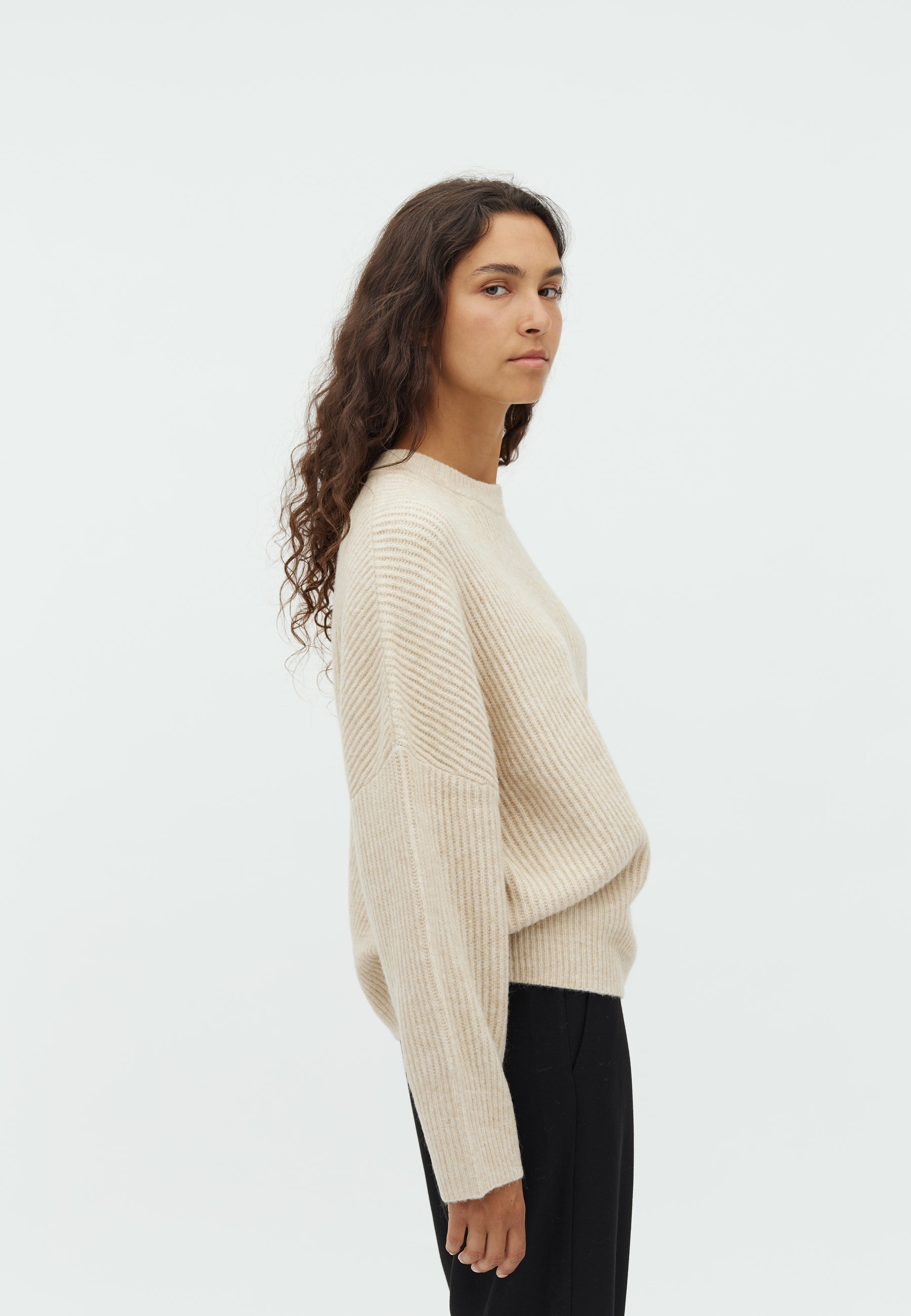 Gillian_Oyster Melange_Model_2