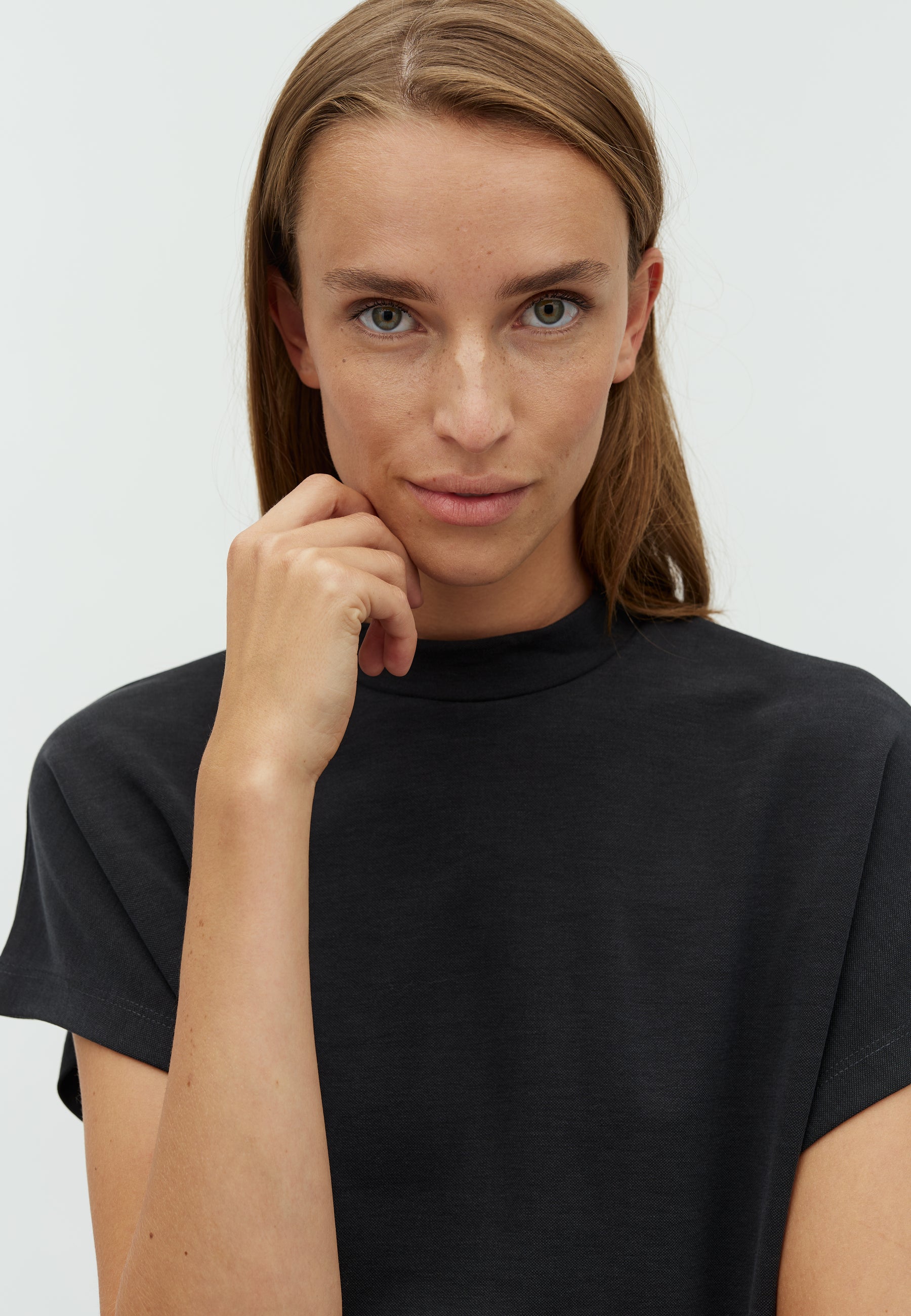 Linea Short-M_Black_Model_1
