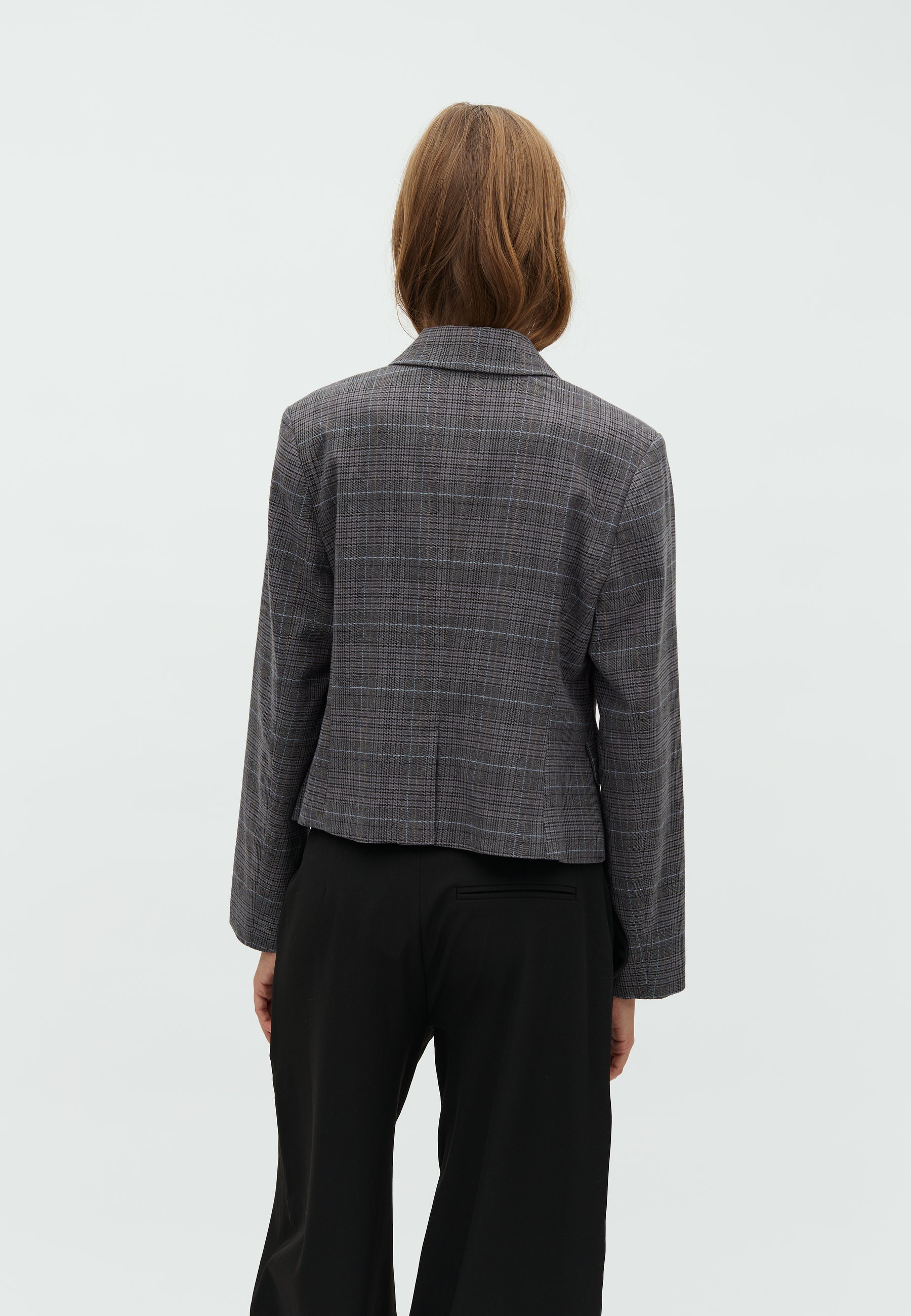 Iva-M_Grey Check_Model_2