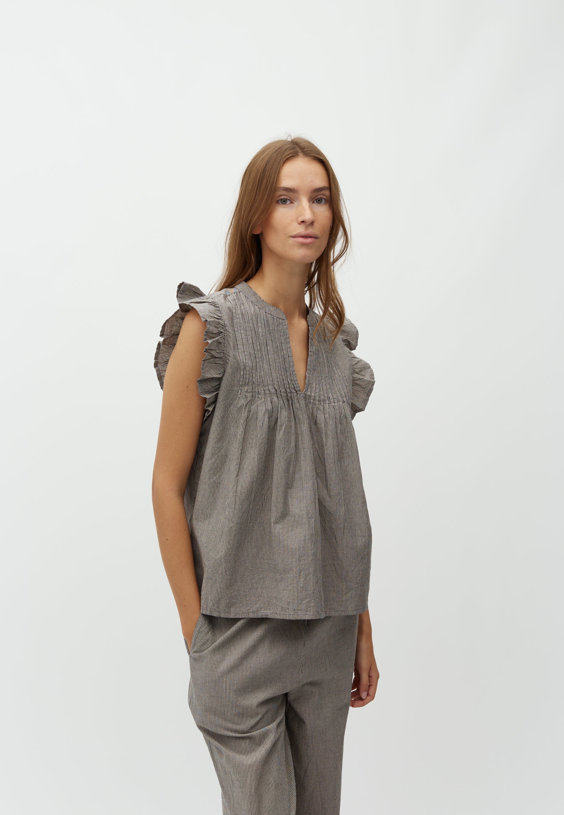 Gemala-M_Java White Stripe_Model_1