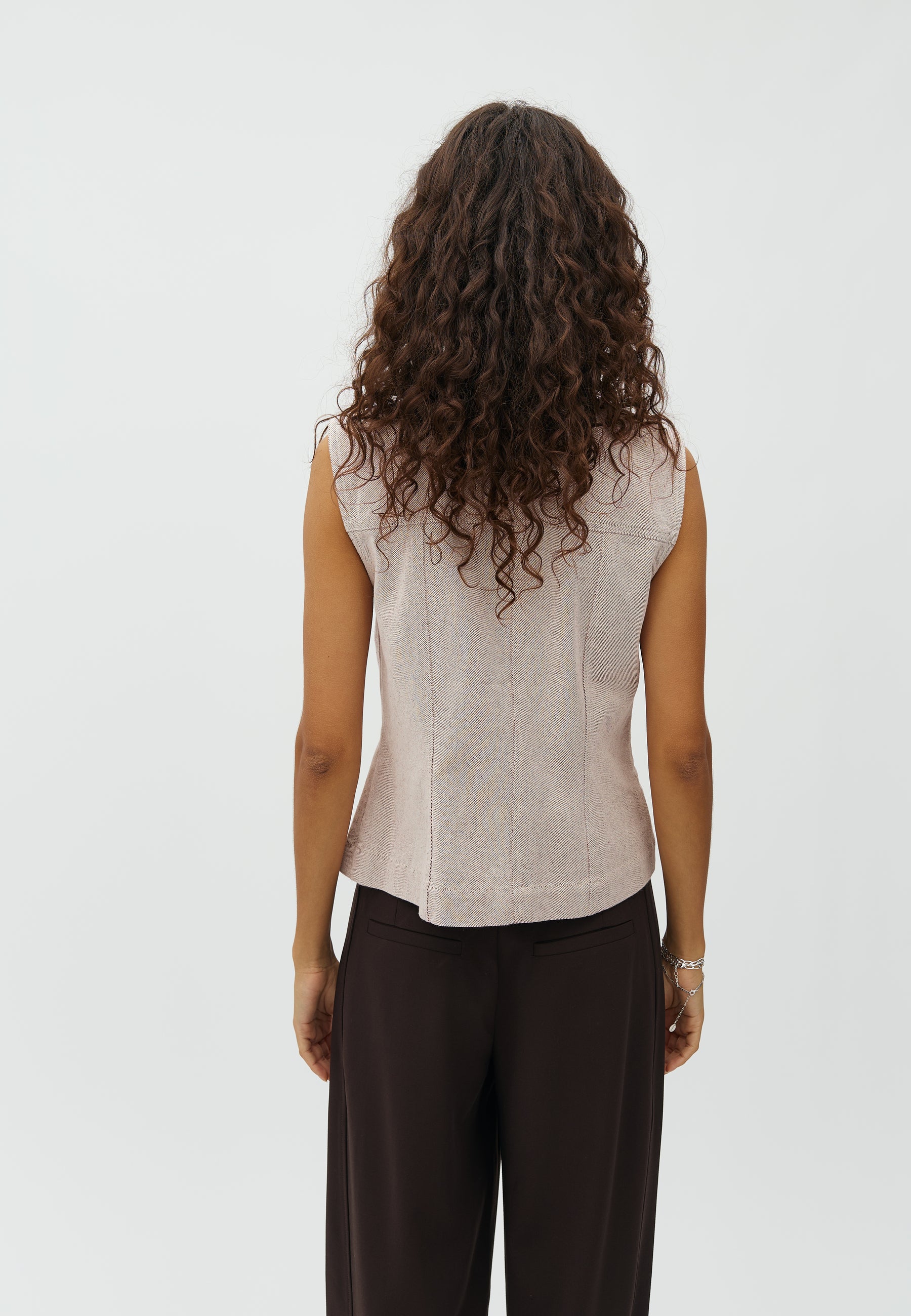 Varo-M_Light Berry Wash_Model_2