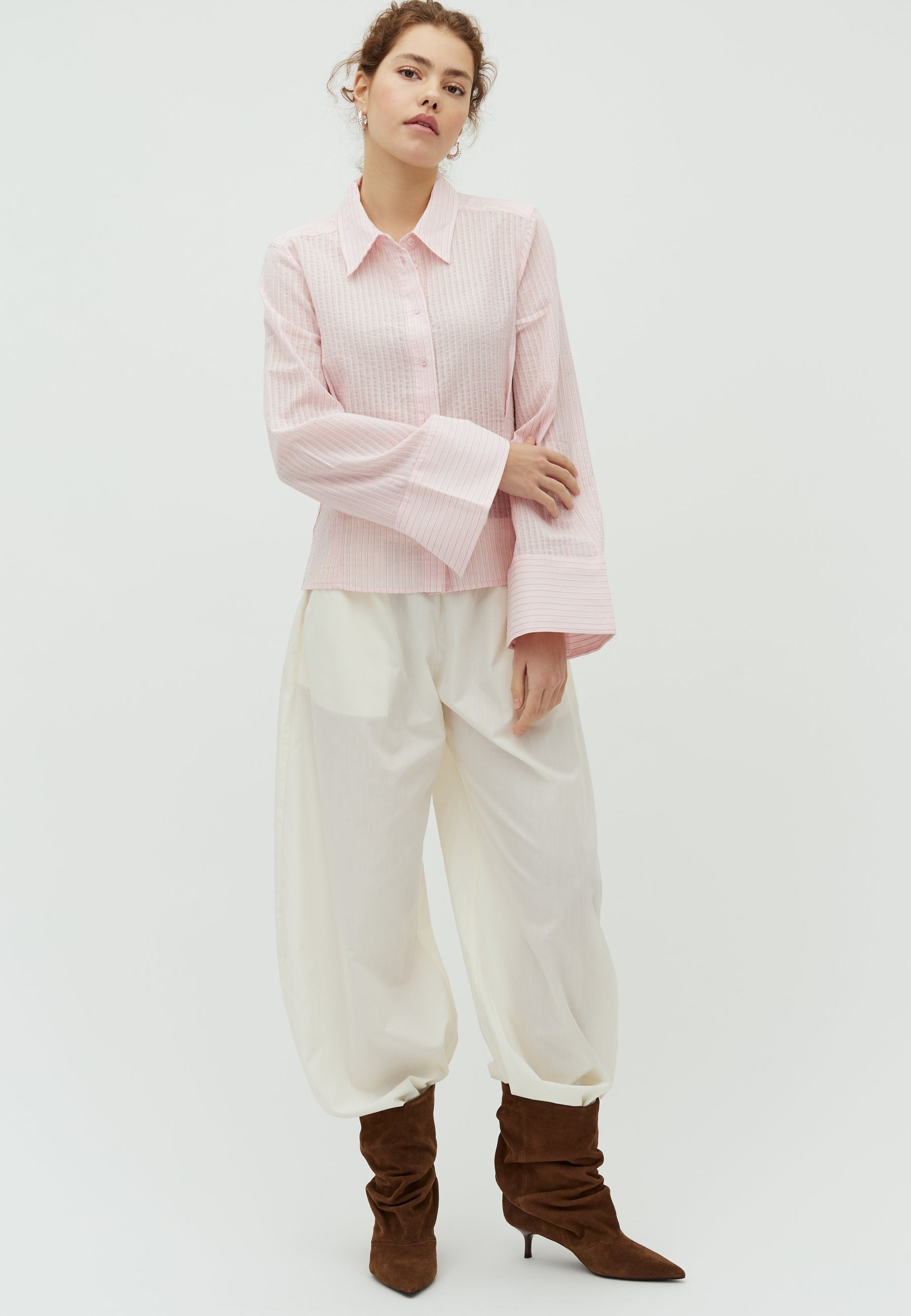 Kalanna-M_Pale Pink Stripe_Model_3