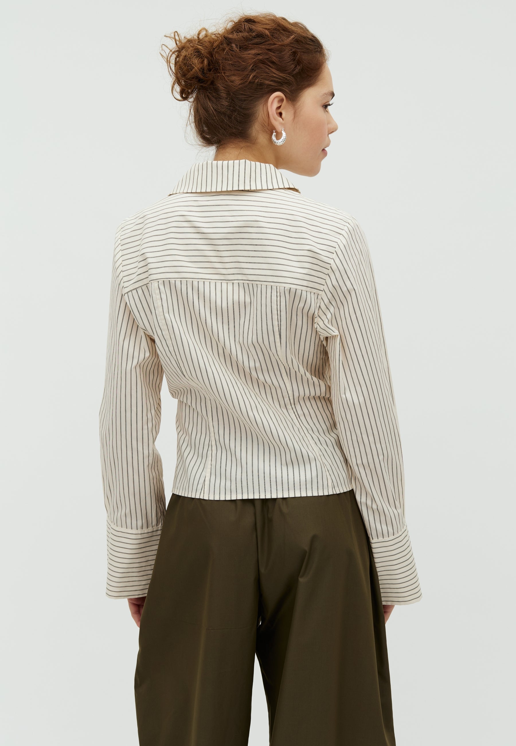 Gerri-M_Cremé Black Stripe_Model_2