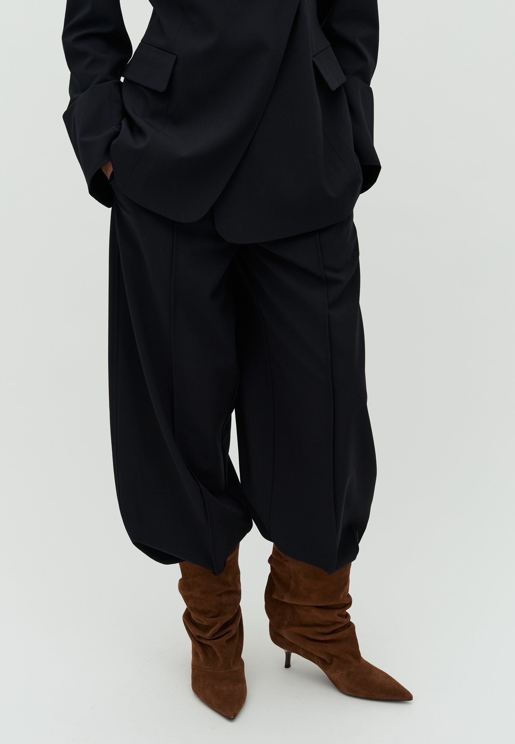 Pija-M_Black_Model_1