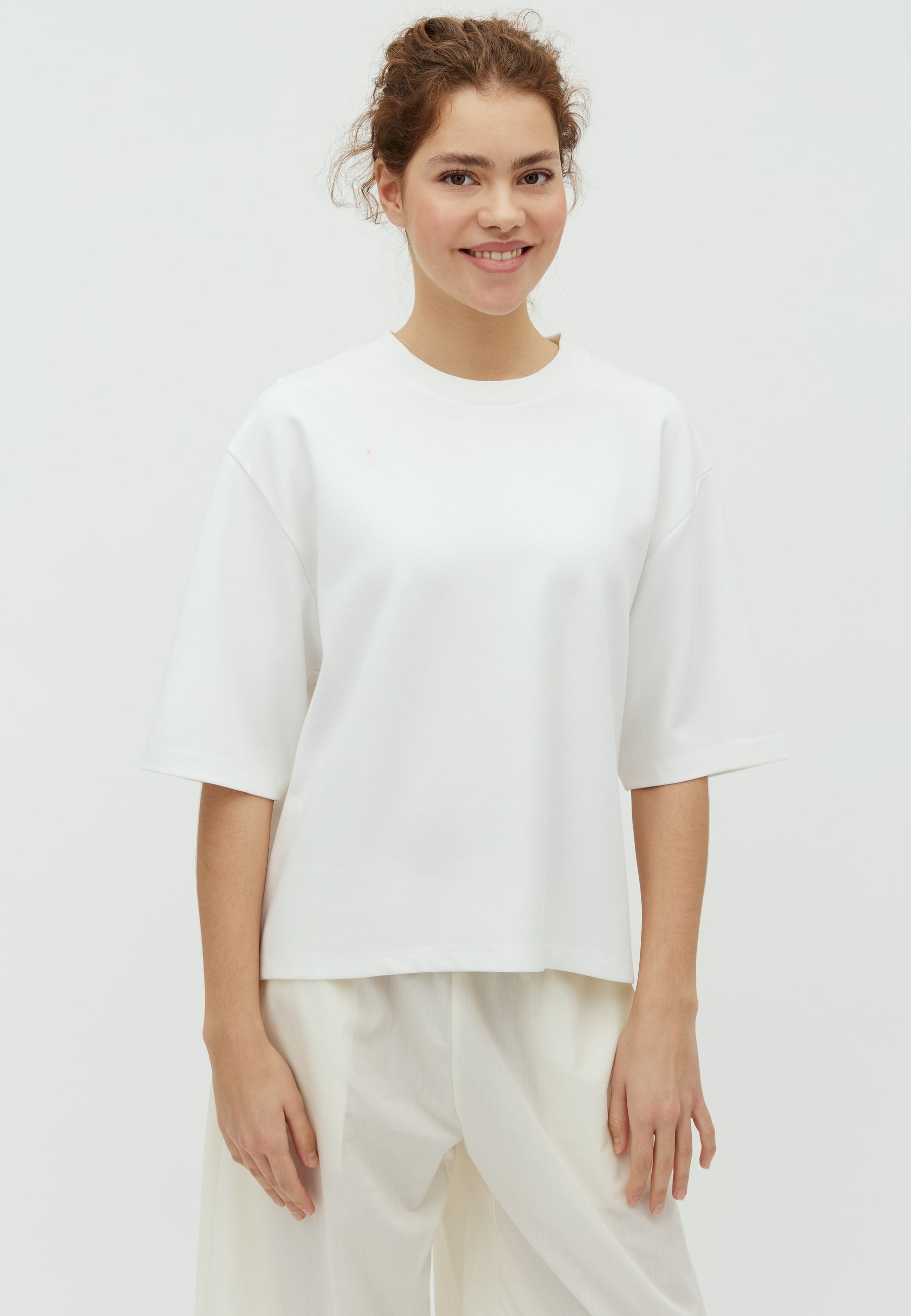 Emrys-M_White_Model_0