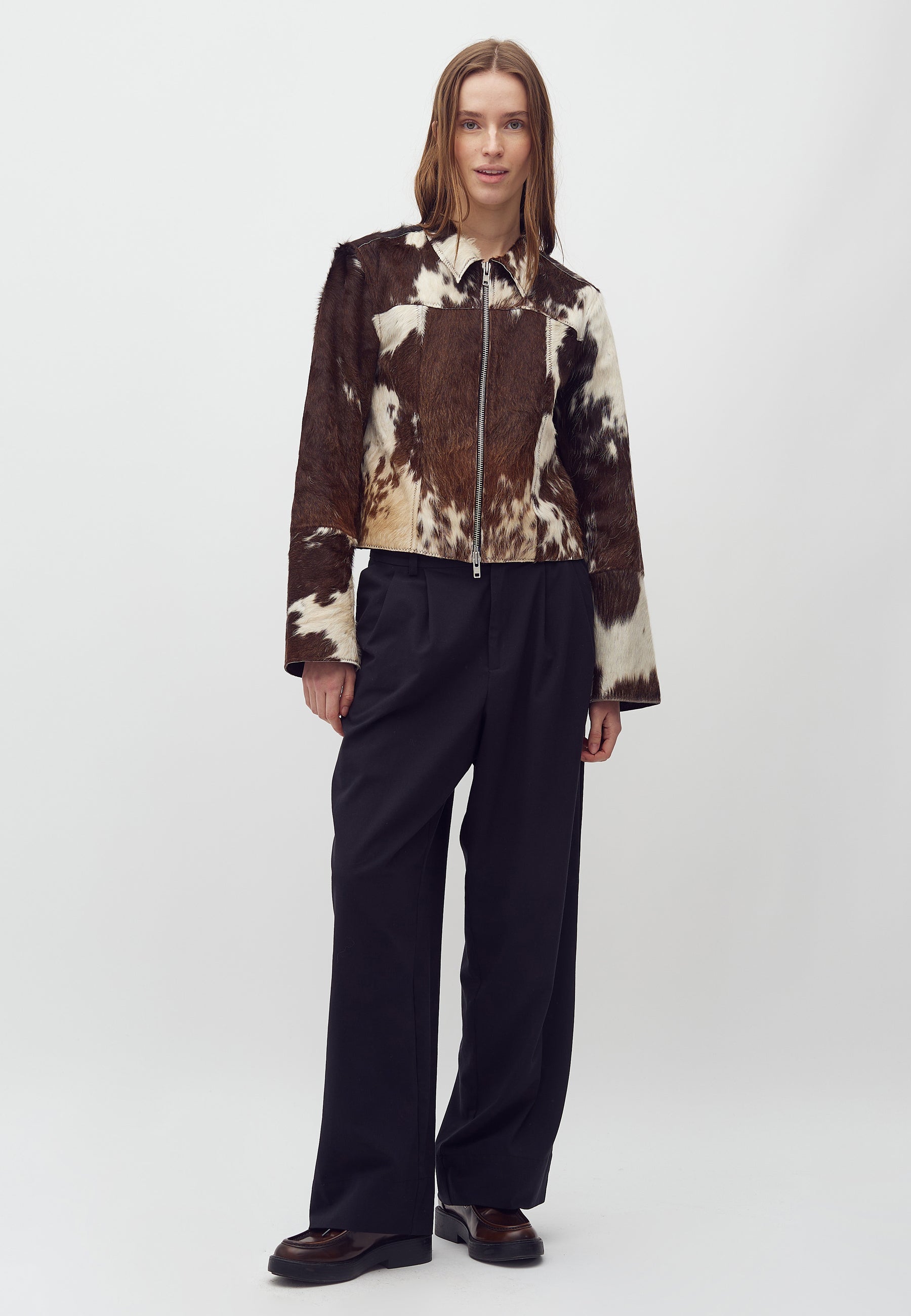 Joline-M_Brown Cow_Model_6