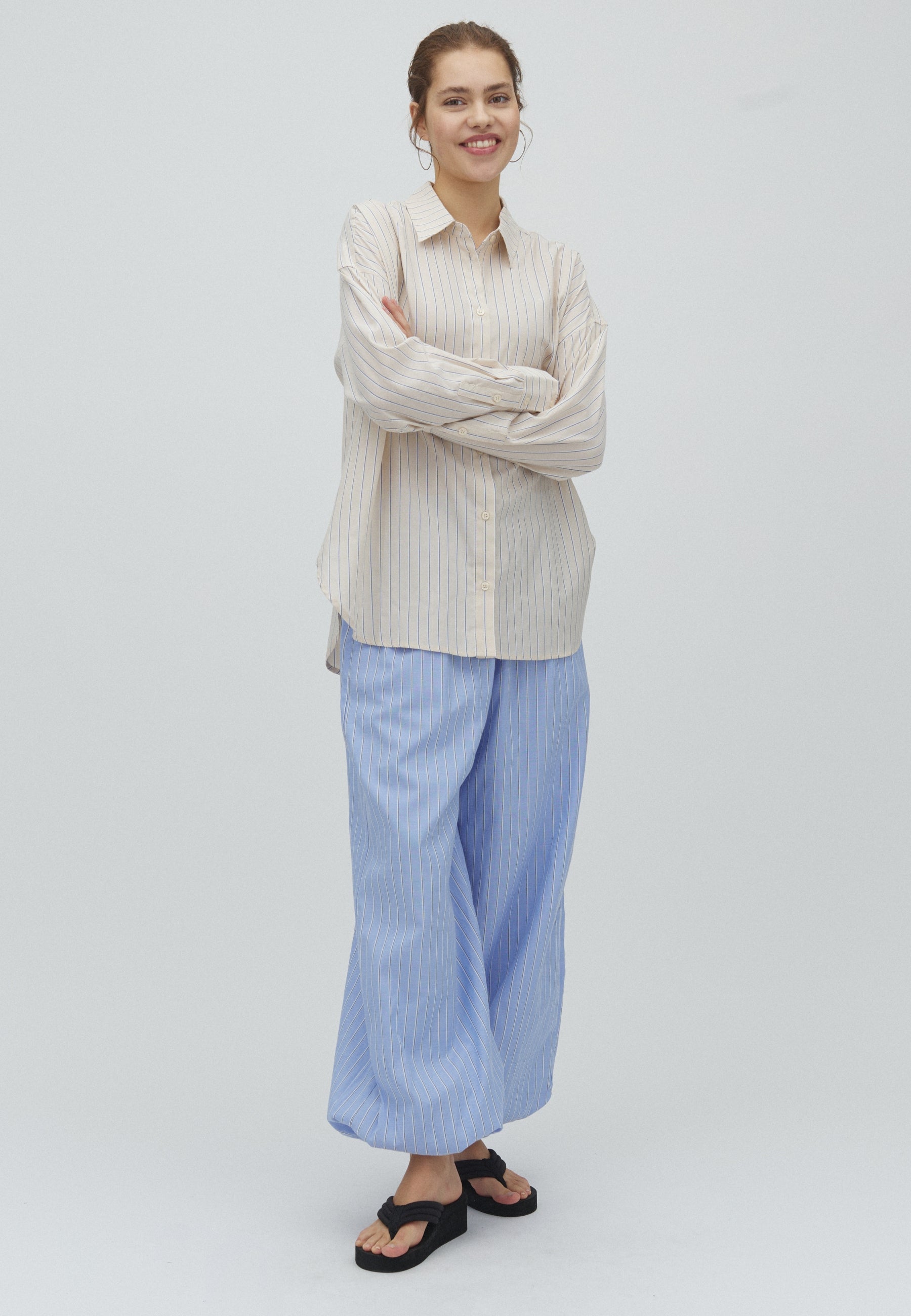 Brisa Boxy-M_Beige Blue Stripe_Model_2