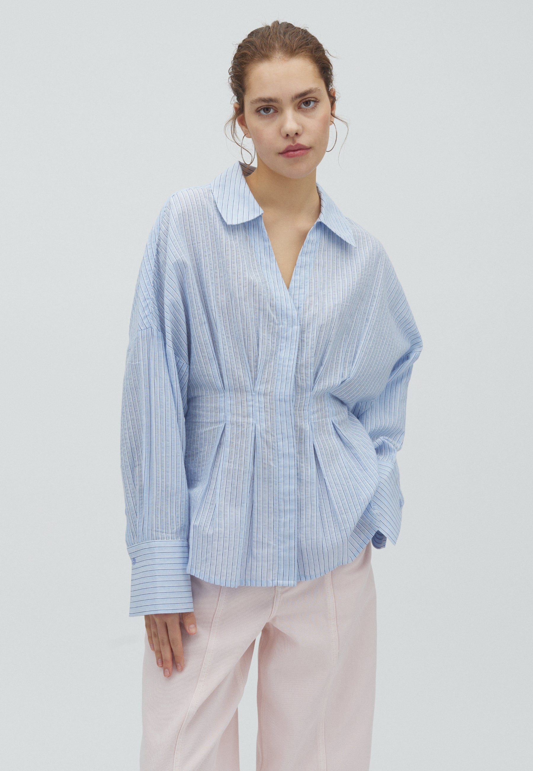 Isidor-M_Light Blue White Stripe_Model_0