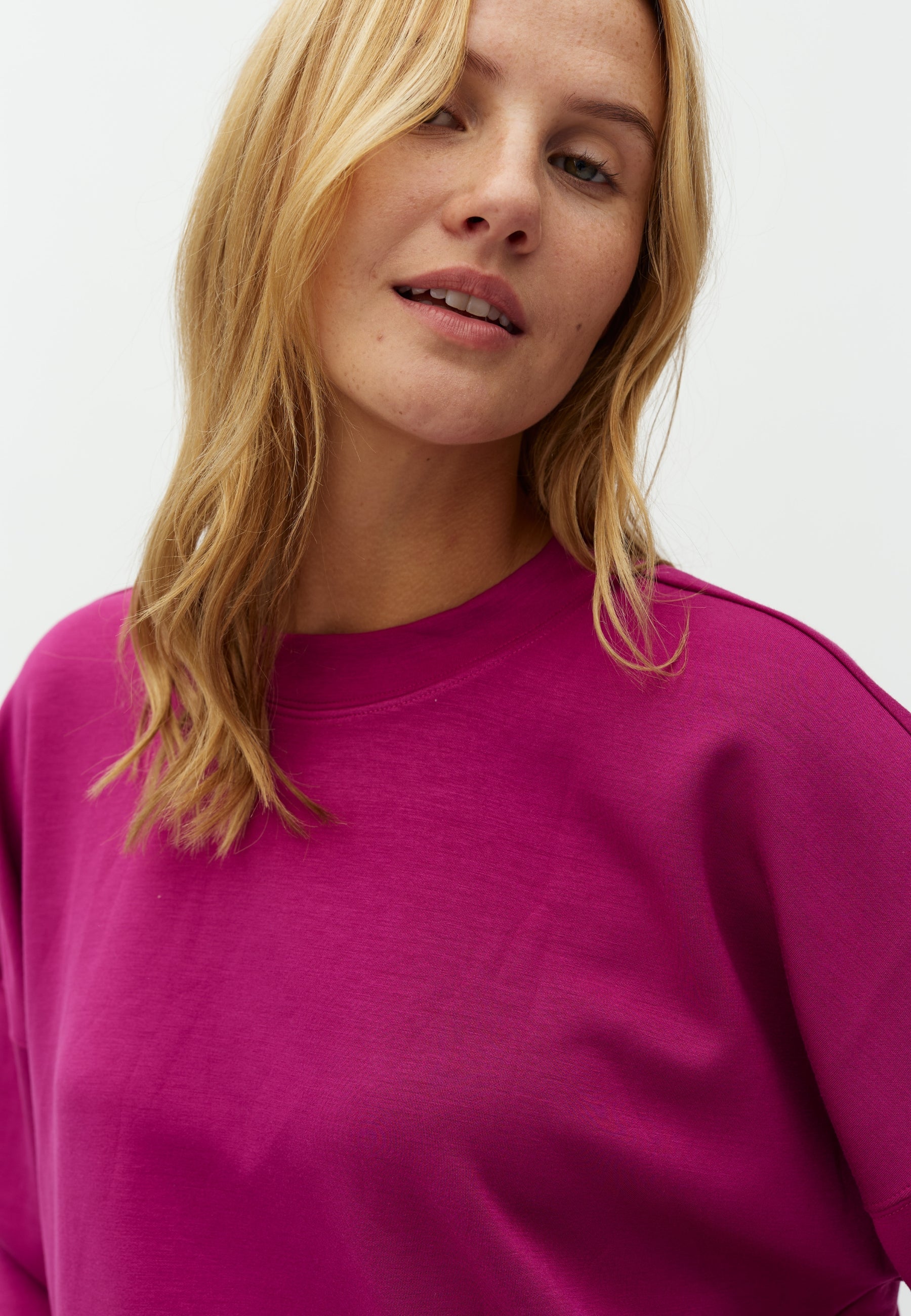 Gill-M_Radiant Raspberry_Model_1