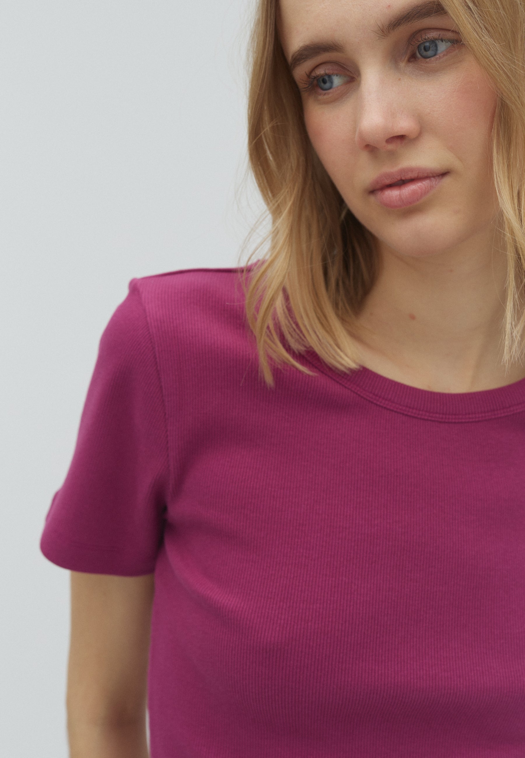 Otis-M_Radiant Raspberry_Model_1