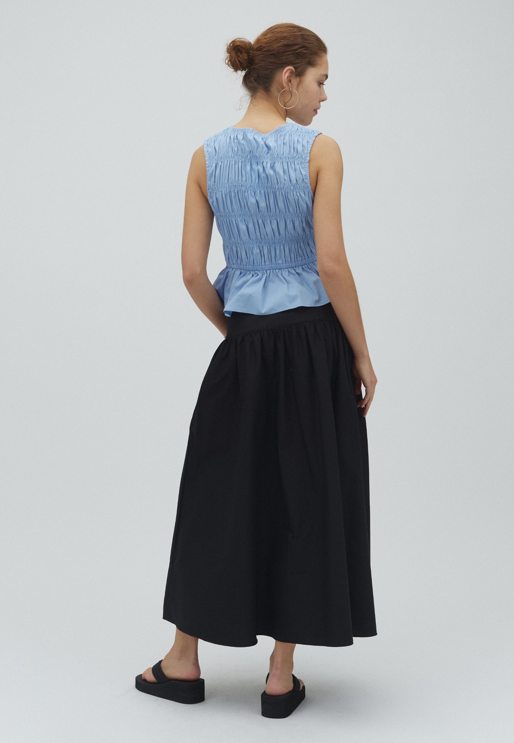 Yselle-M_Black_Model_2