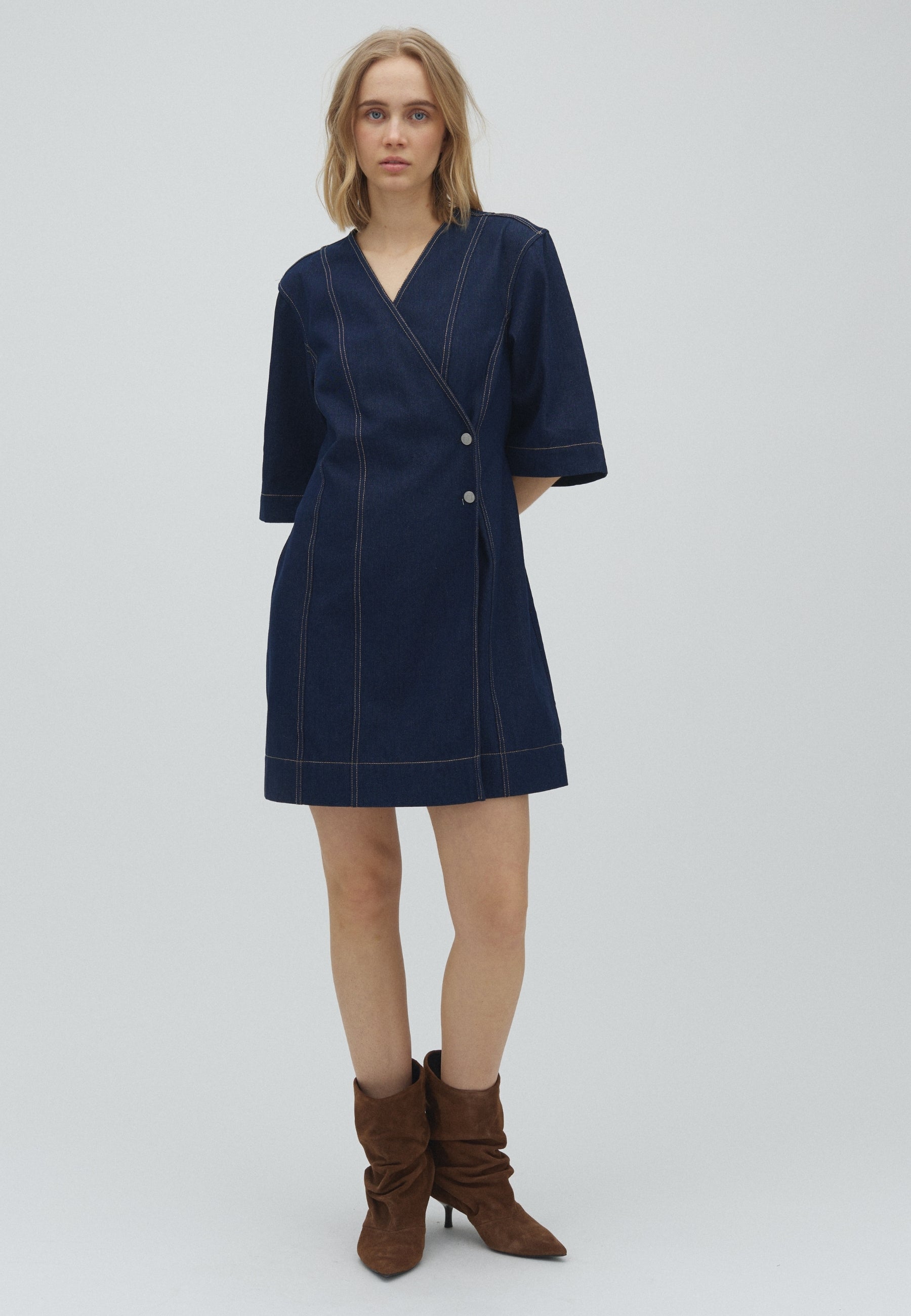 Satienne SS-M_Dark Unwashed Denim_Model_1