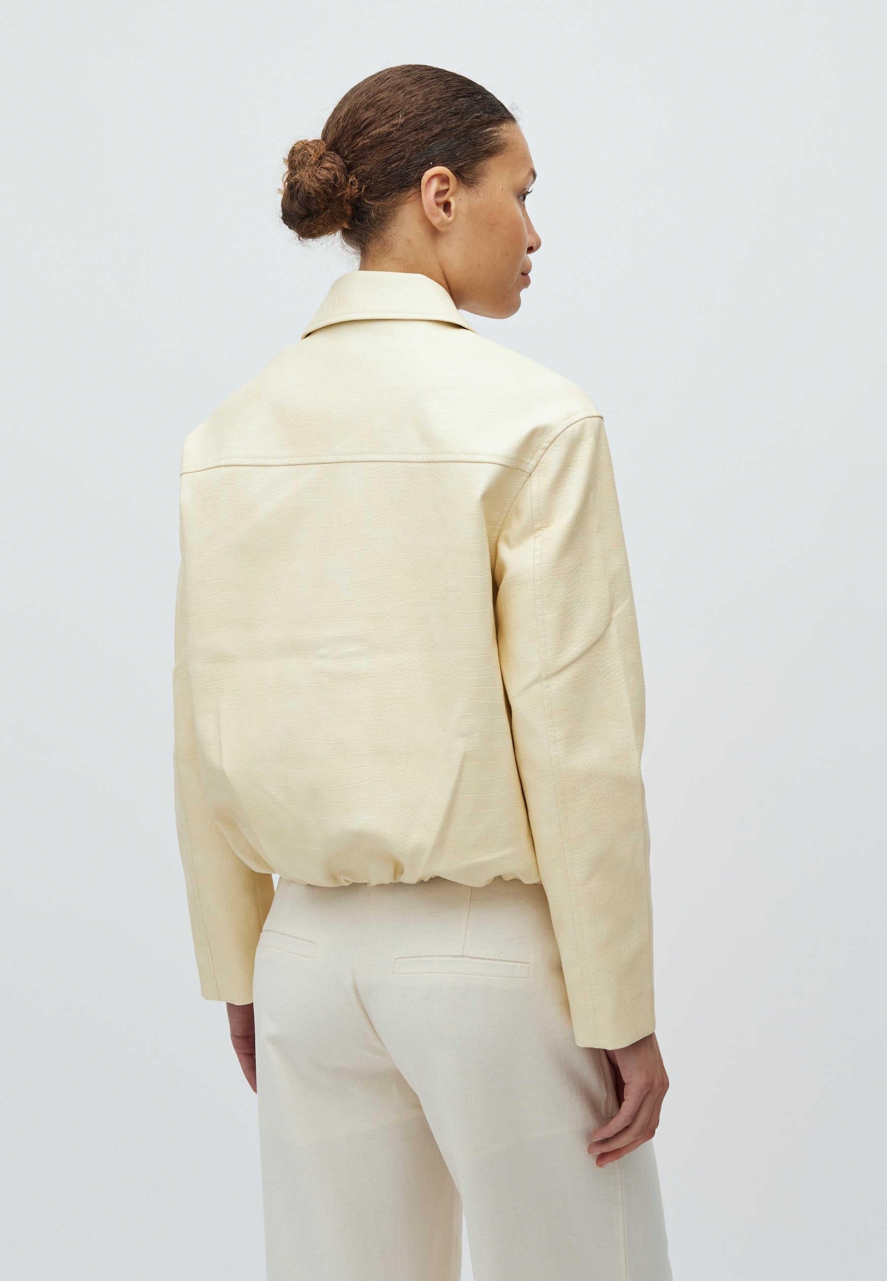 Vevine-M_Summer Yellow_Model_2