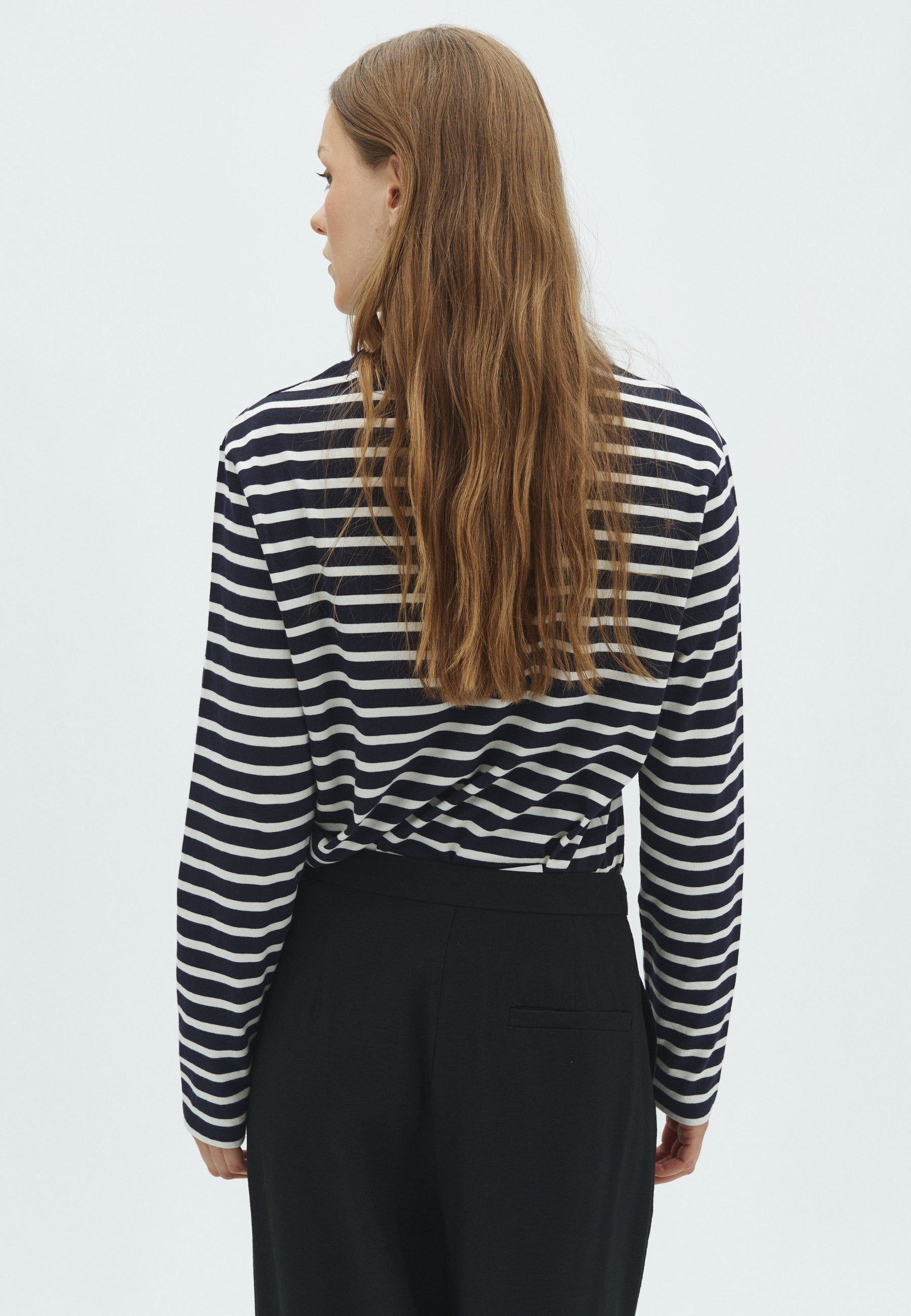Suvi-M_Night Sugar Stripe_Model_3