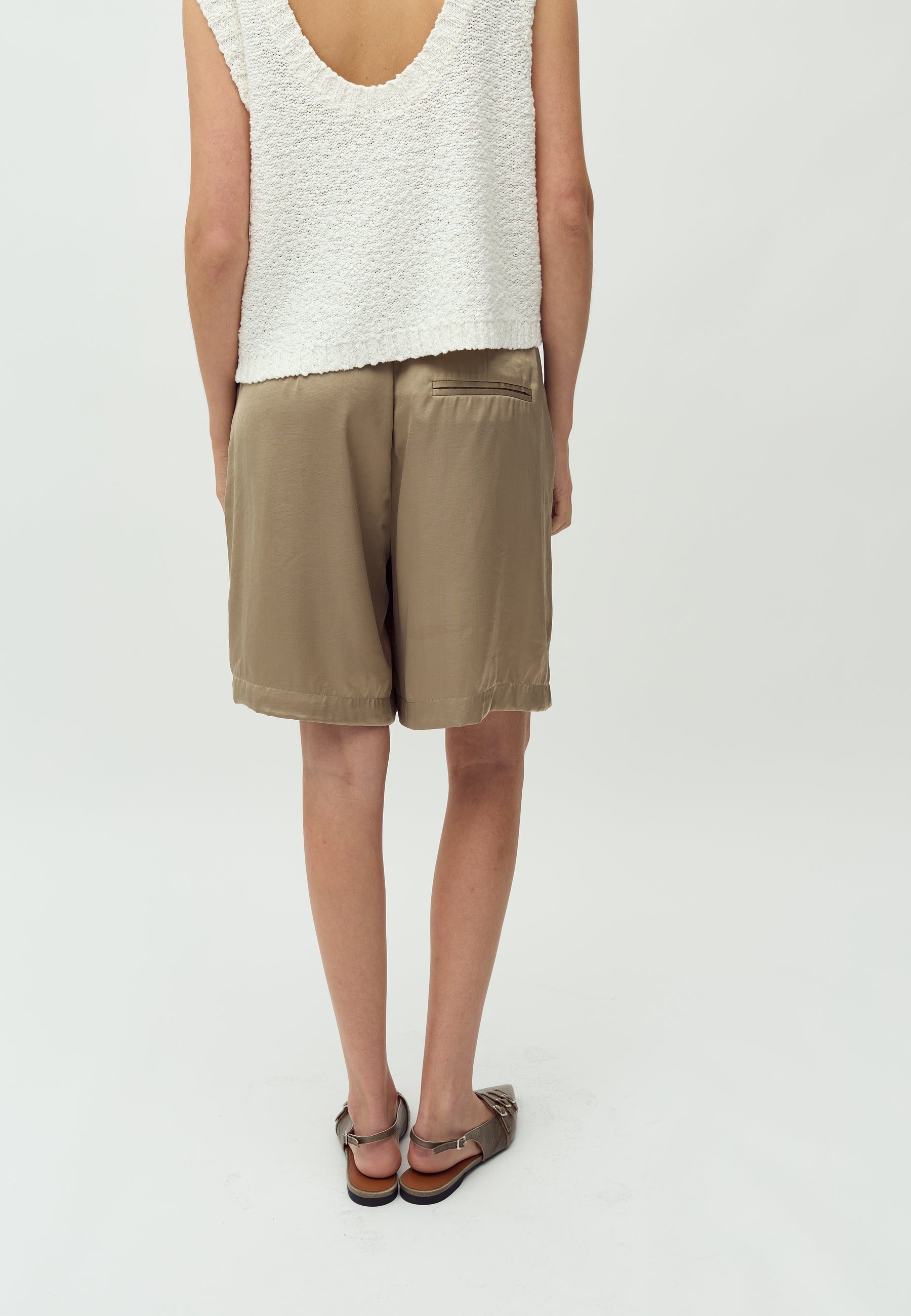 Guri-M_Sand Grey_Model_3