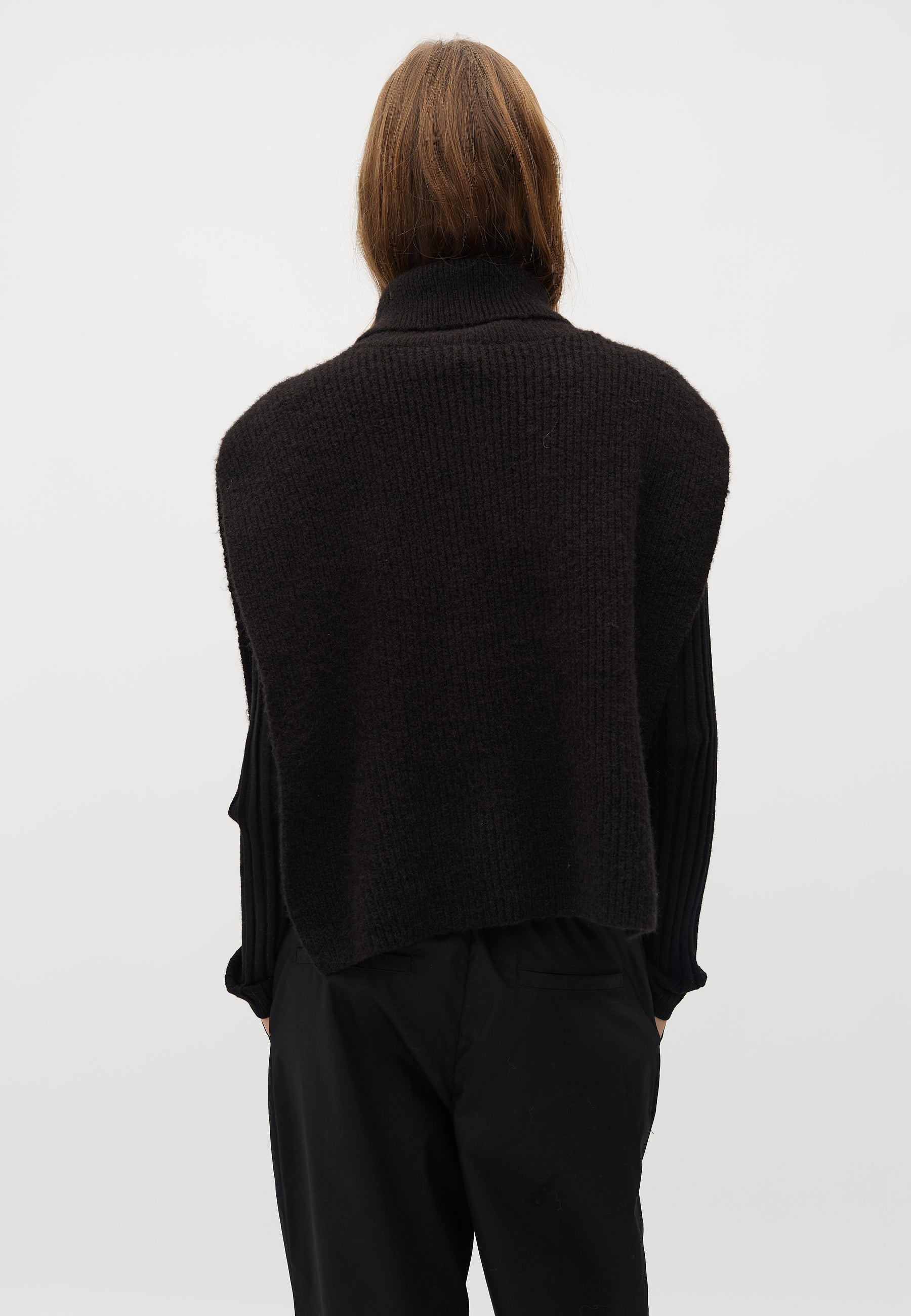 Tristiana-M_Black_Model_2