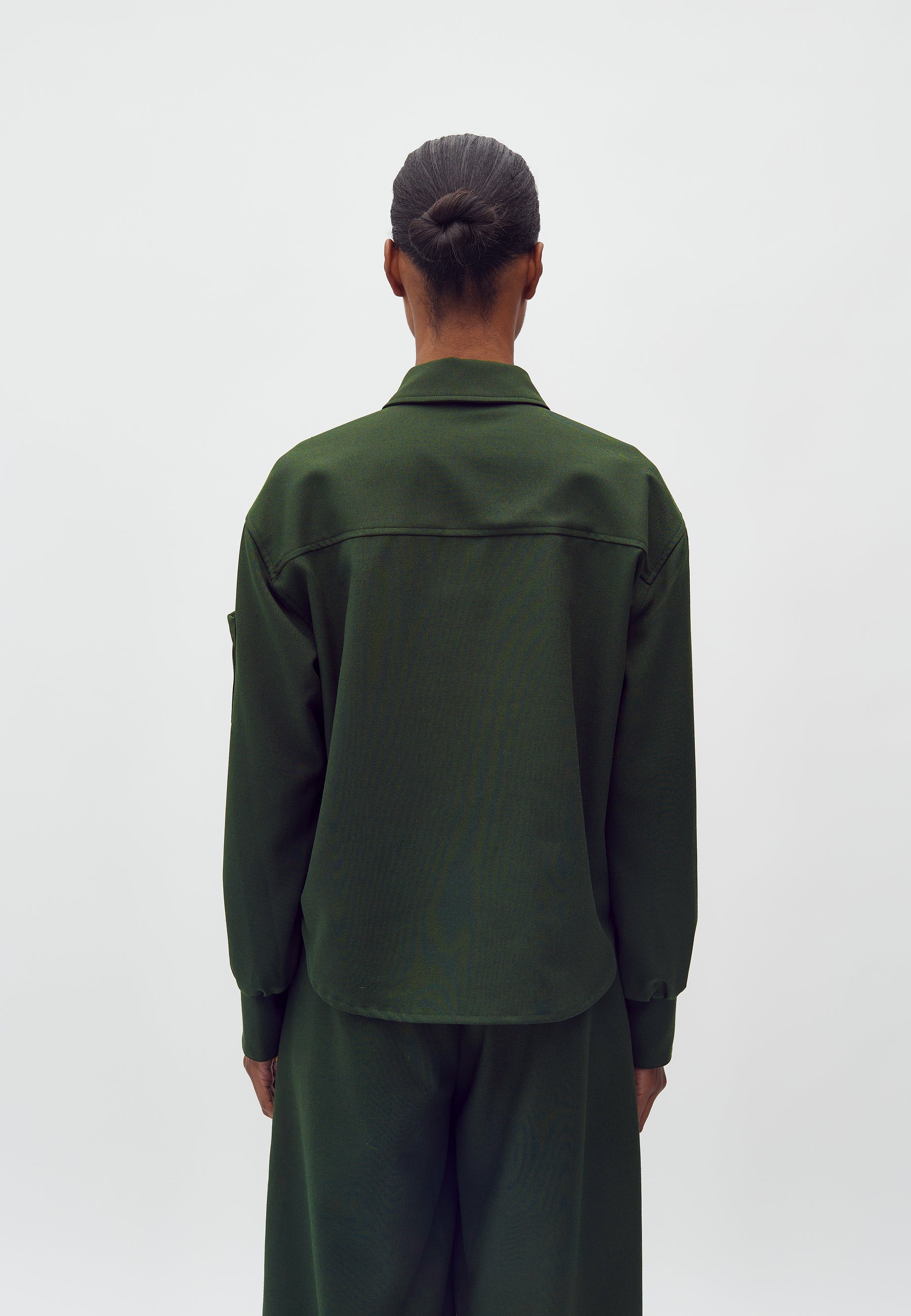 Cammia-M_Pine Green_Model_2