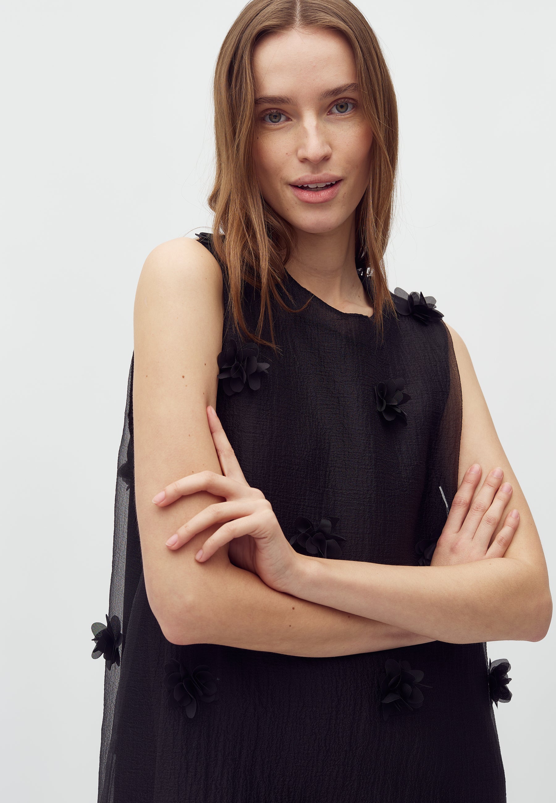Molli-M_Black_Model_2