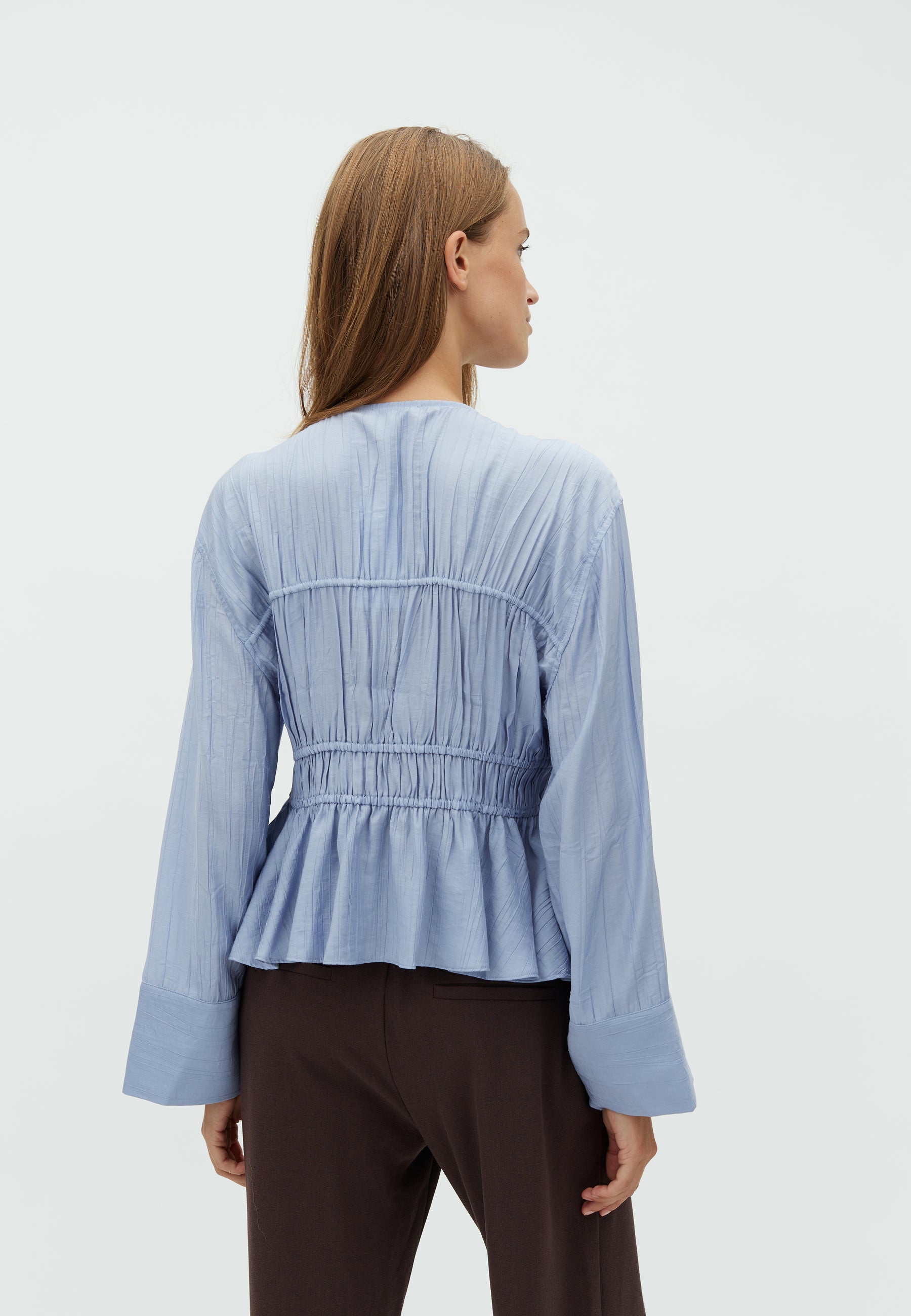 Taneil LS-M_Blue Lilac_Model_2
