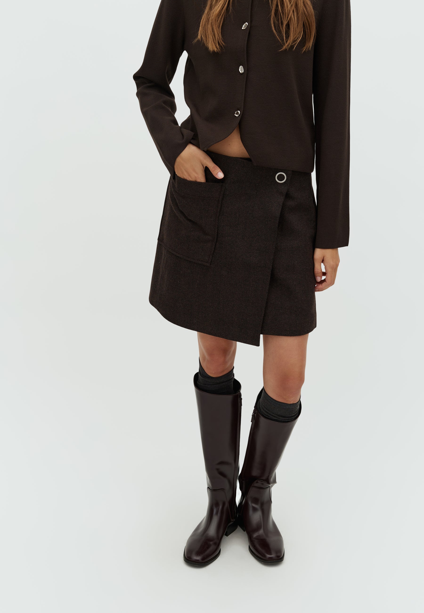 Keya-M_Brown Black Twill_Model_1