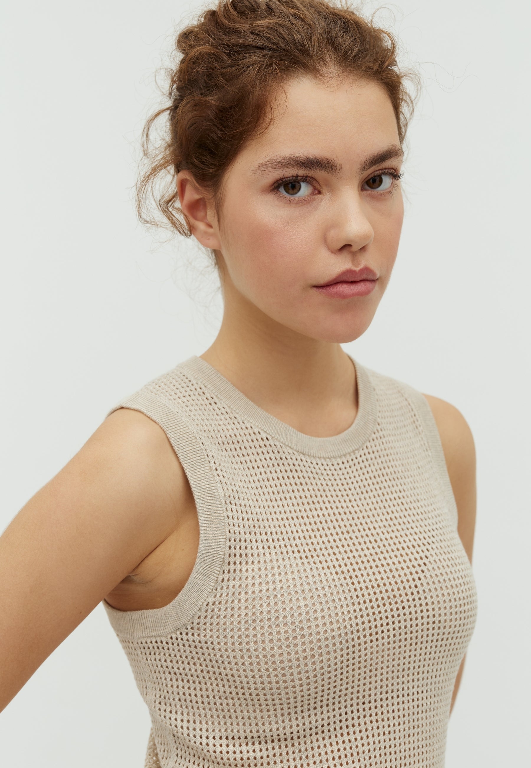 Callis-M_Oyster Melange_Model_1