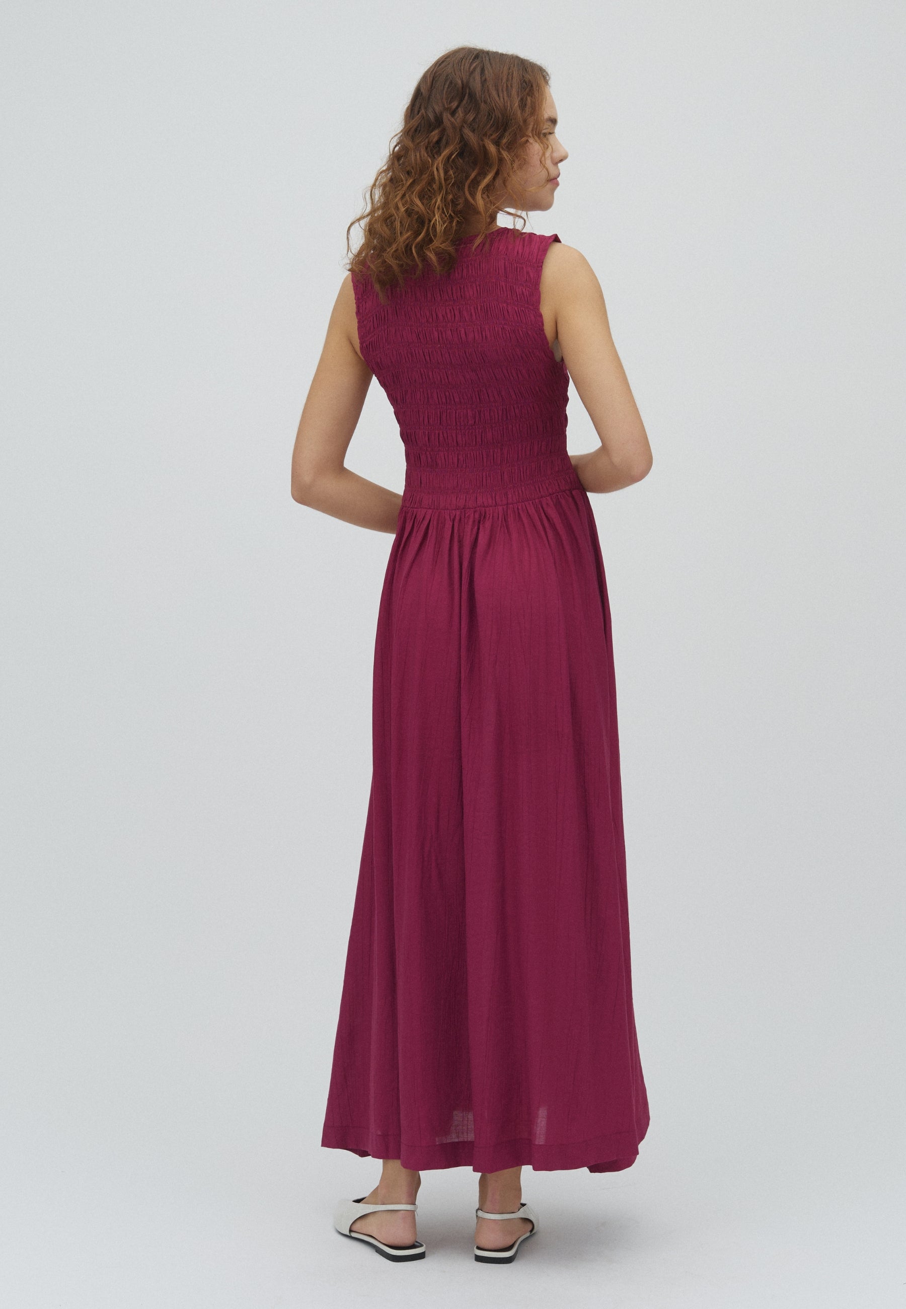 Sorellia-M_Radiant Raspberry_Model_2