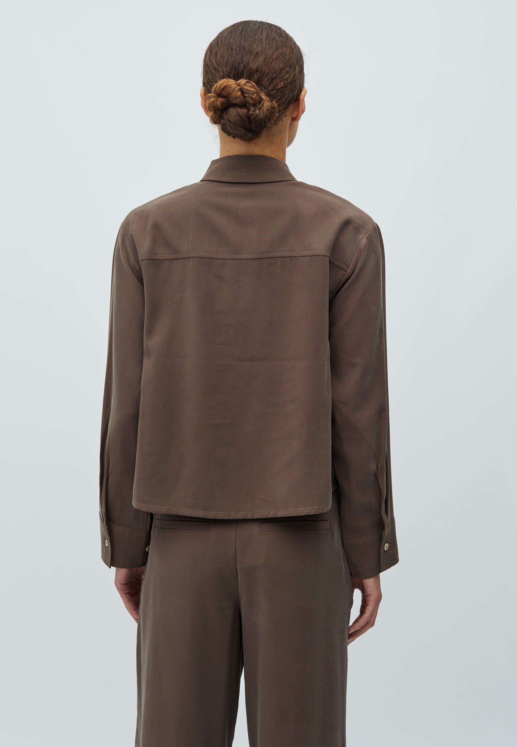 Elio-M_Chocolate Brown_Model_1