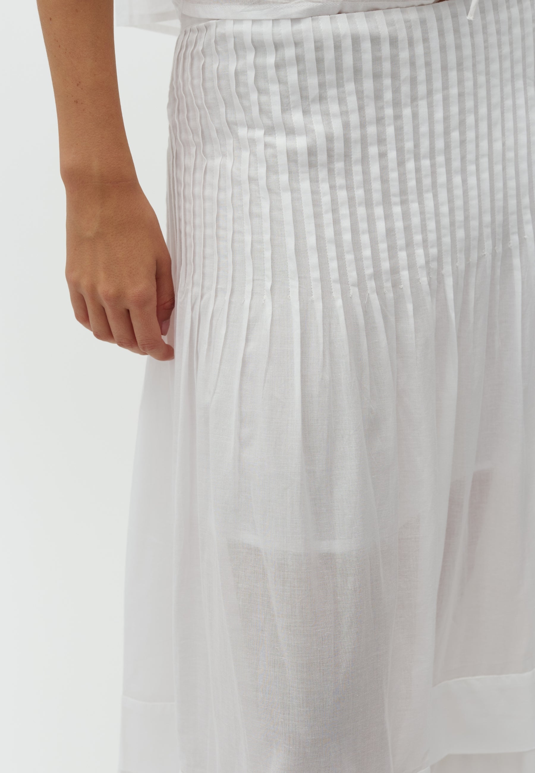 Safiye-M_White_Model_1
