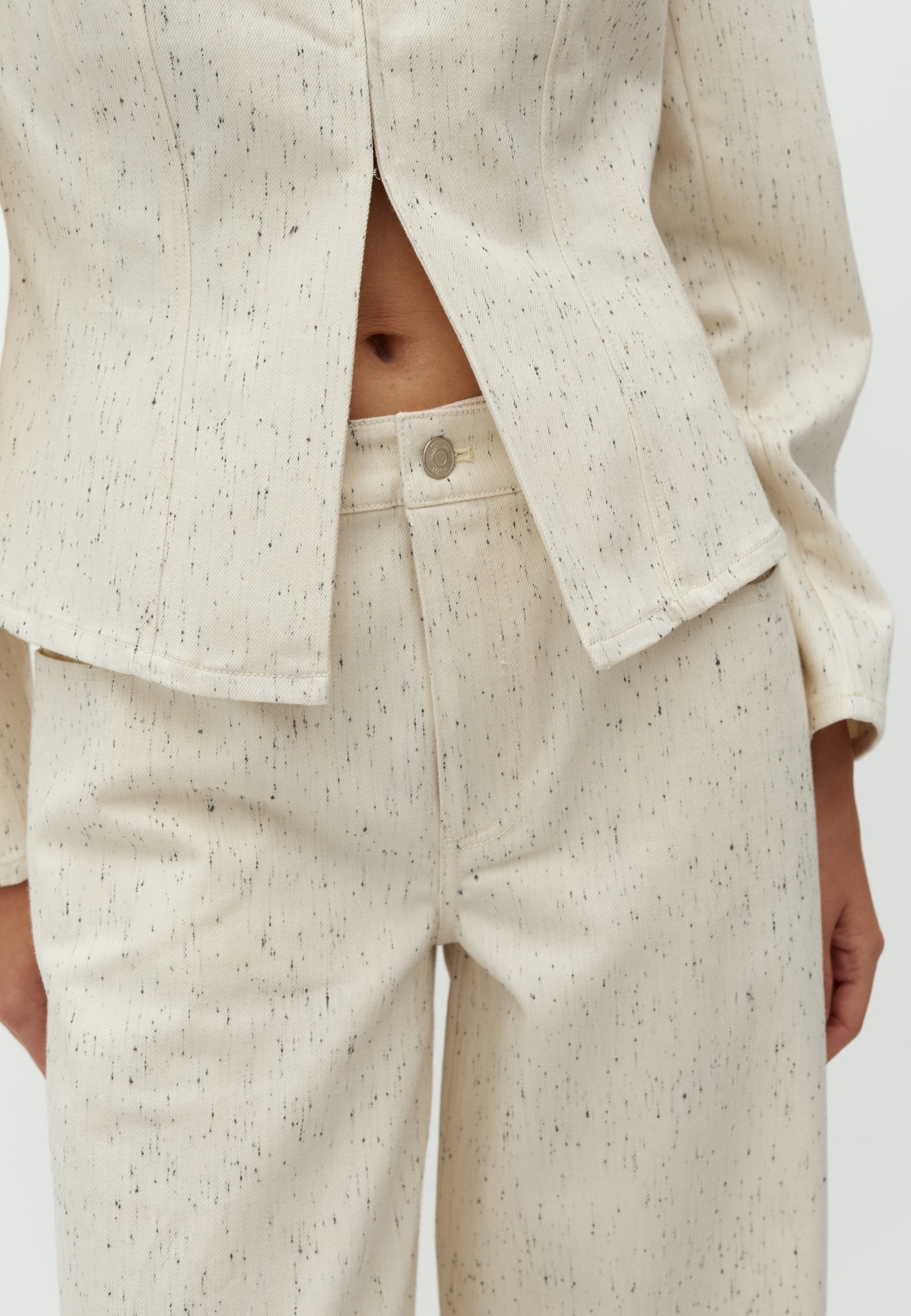 Jaelani-M_Summer Twill_Model_1