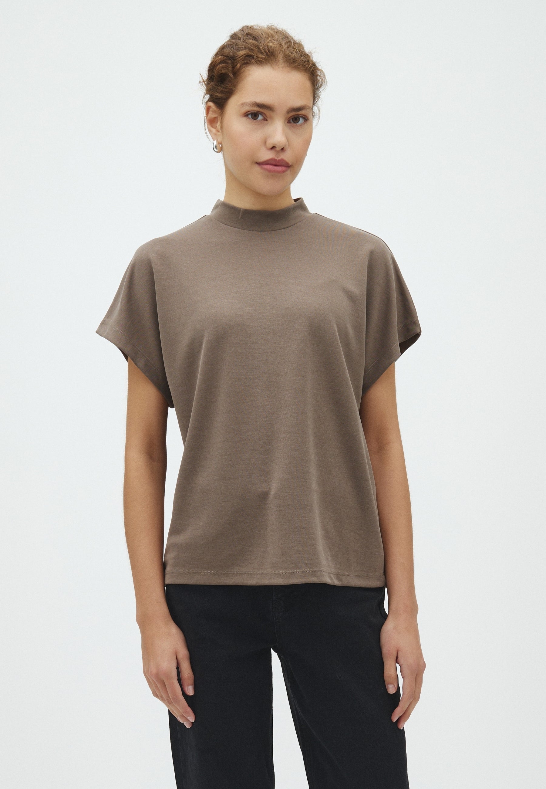 Linea Short-M_Falcon_Model_0