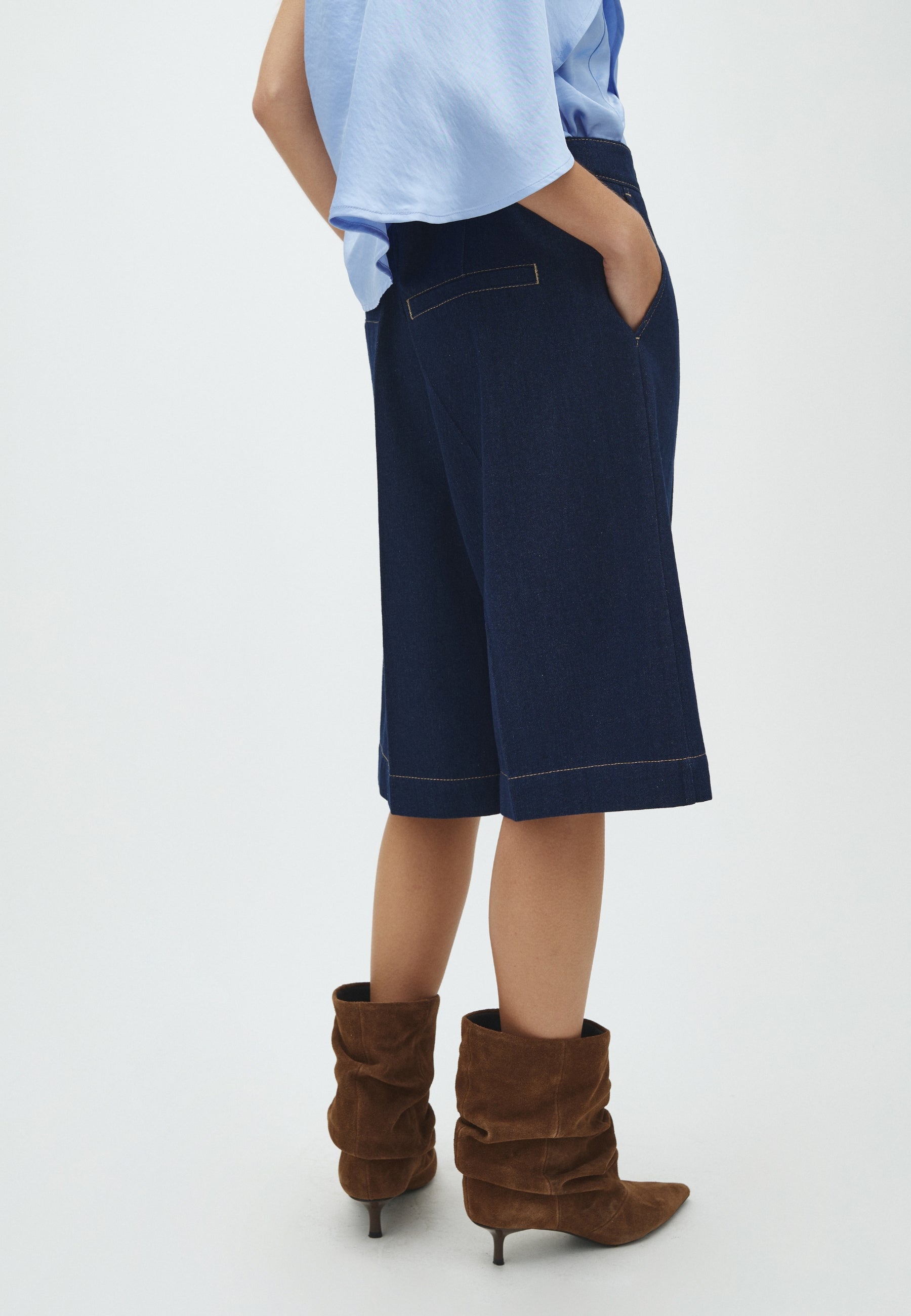 Bamudo D-M_Dark Unwashed Denim_Model_2